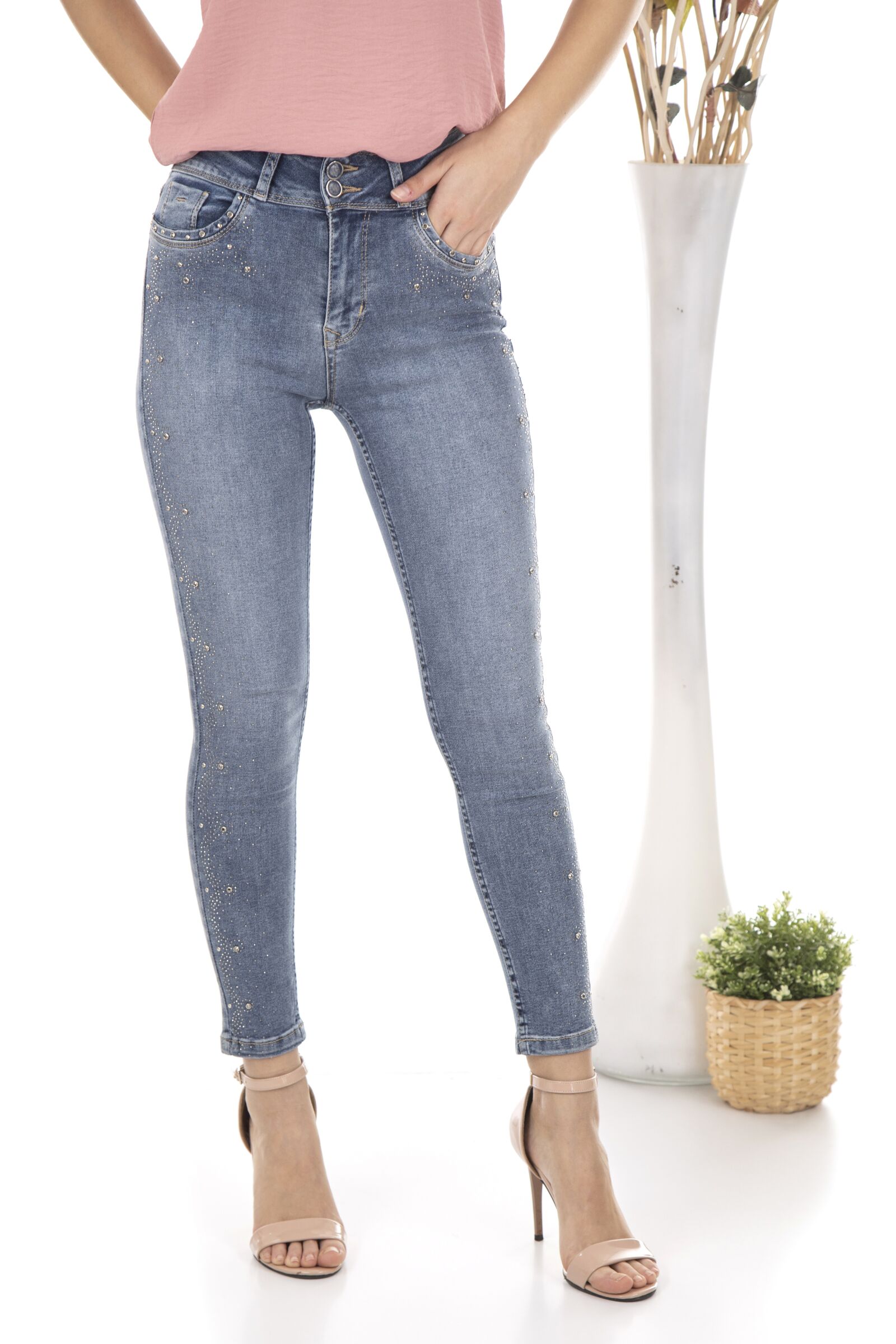 Canon EOS 5D Mark IV sample photo. Jeans, blue, denim photography