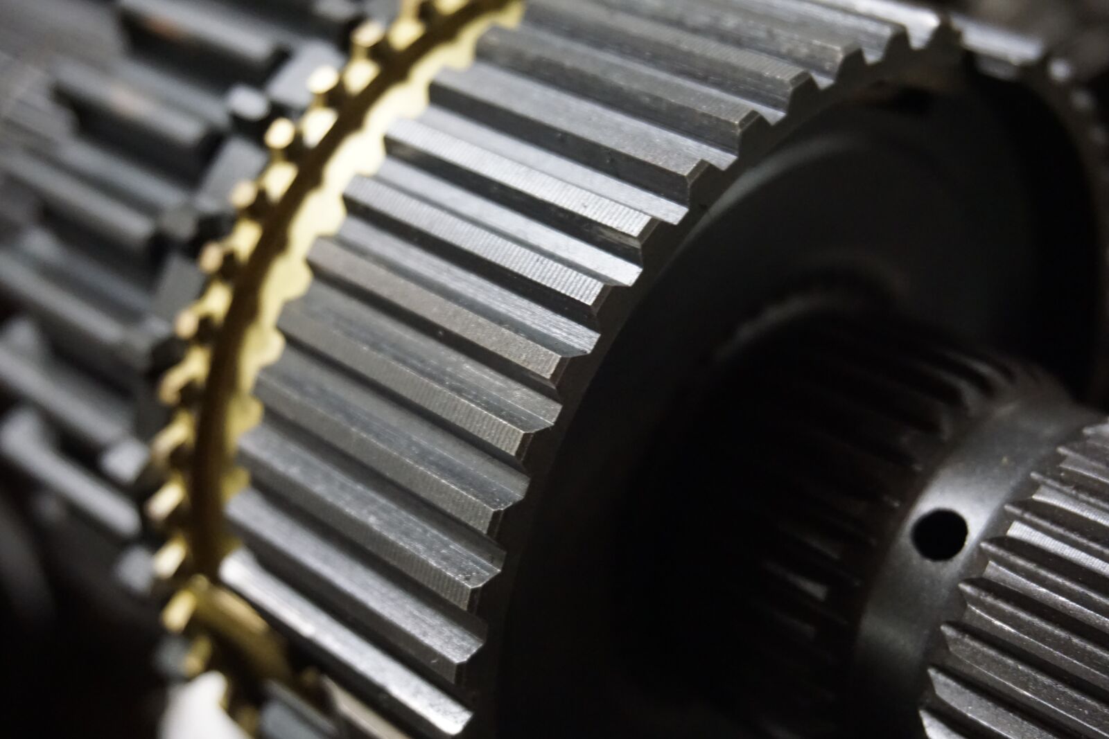 Sony E 16-50mm F3.5-5.6 PZ OSS sample photo. Gears, brass, gold photography