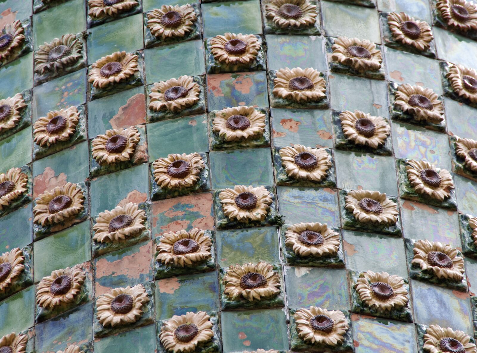 Pentax K-30 sample photo. Gaudí, quotes, palace photography