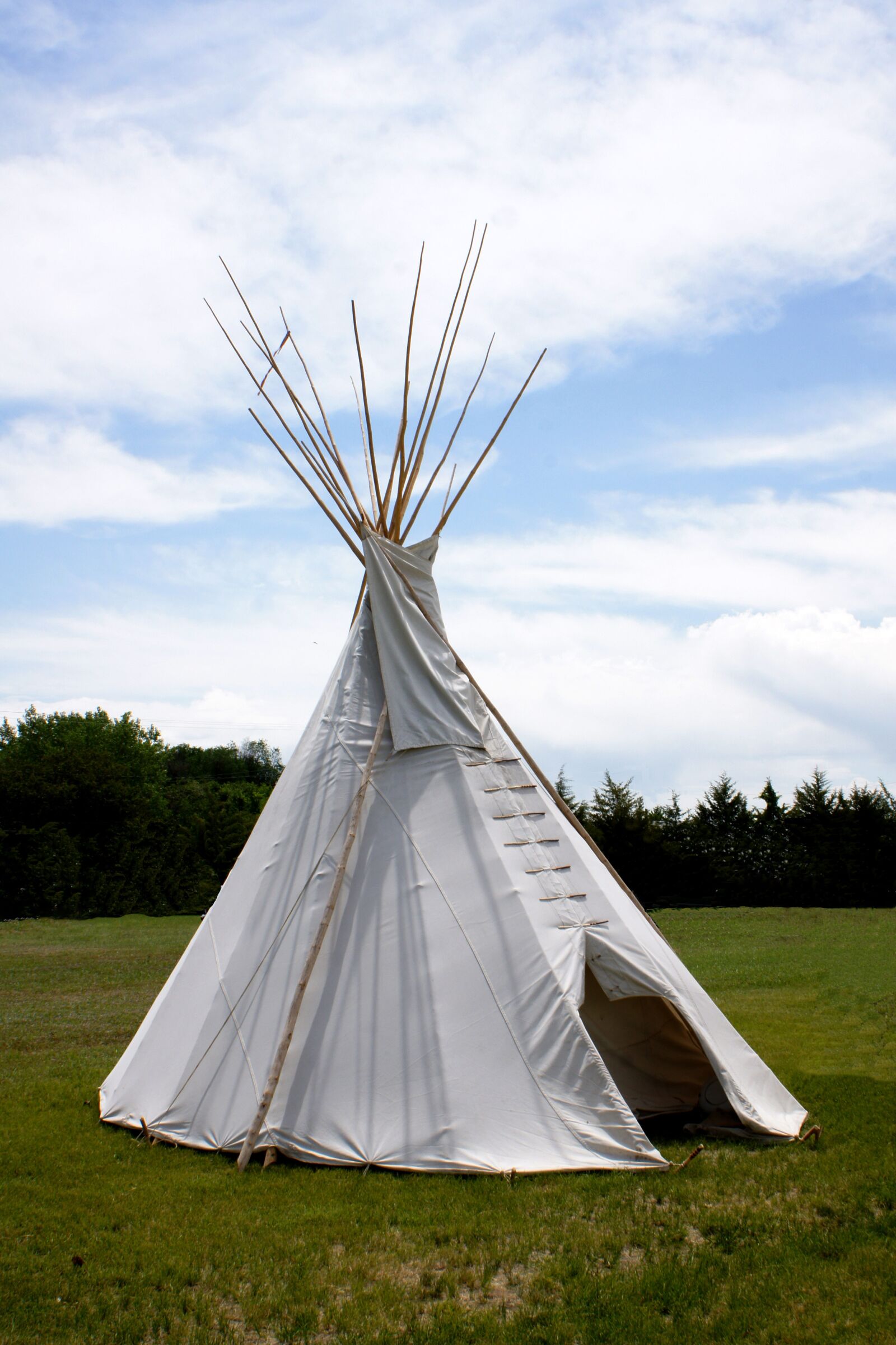 Sony Alpha DSLR-A500 sample photo. Tepee, tent, wigwam photography