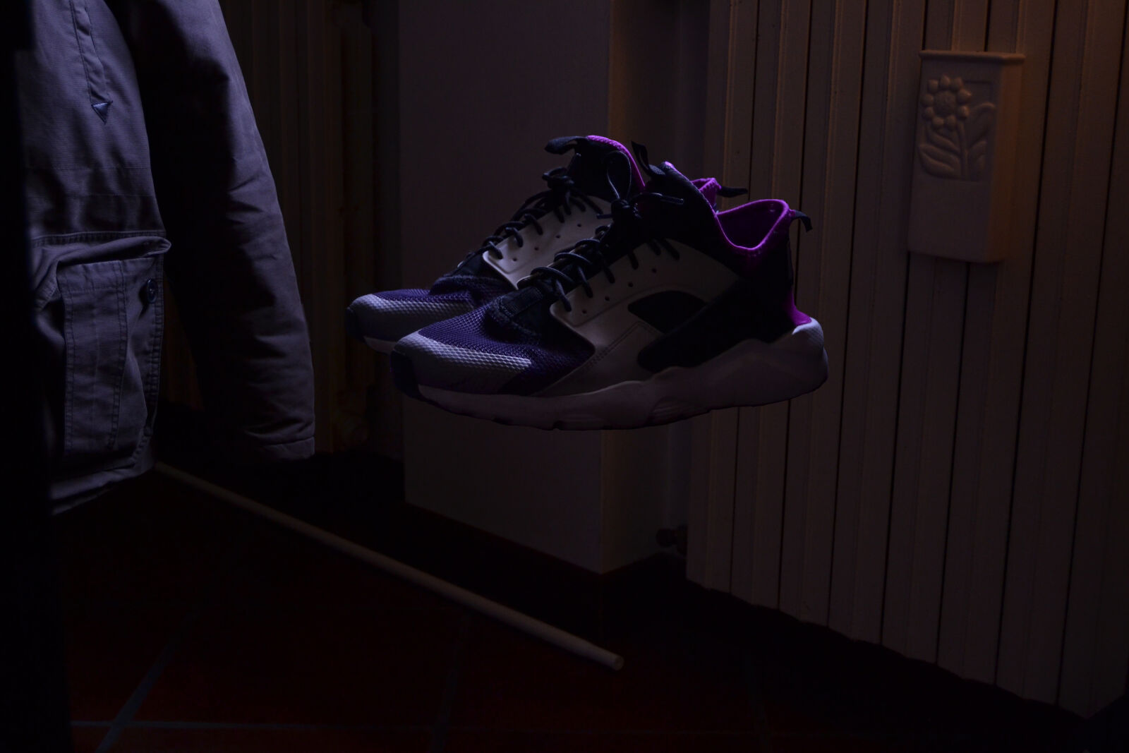 Nikon D3100 sample photo. Nike, huarache, fly photography