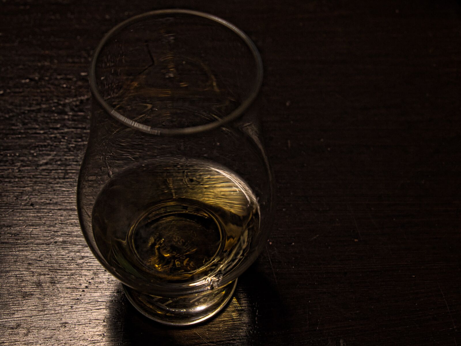 Canon EF-S 18-135mm F3.5-5.6 IS USM sample photo. Drink, golden, whiskey photography