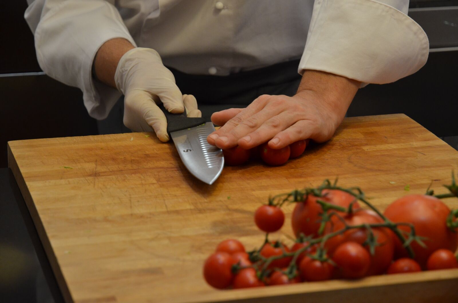 Nikon D7000 sample photo. Cook, kitchen, tomatoes photography