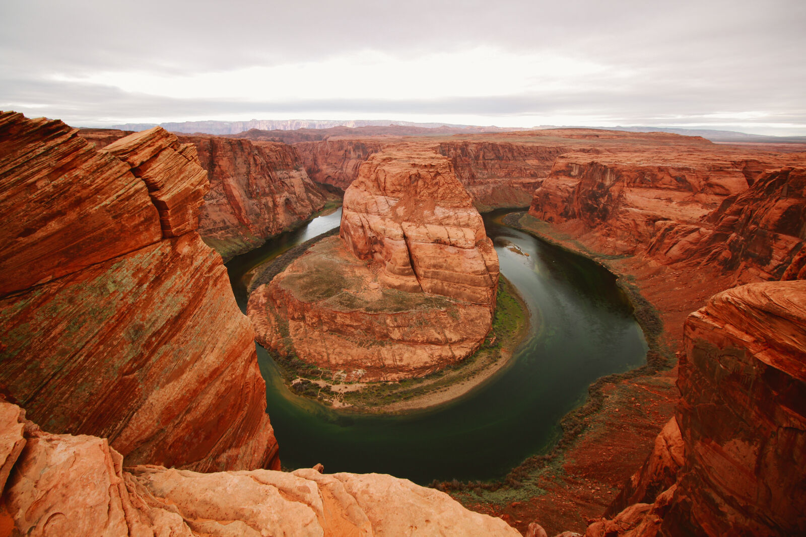 Canon EOS 600D (Rebel EOS T3i / EOS Kiss X5) + Canon EF-S 10-18mm F4.5–5.6 IS STM sample photo. Colorado, horseshoe, bend, lake photography
