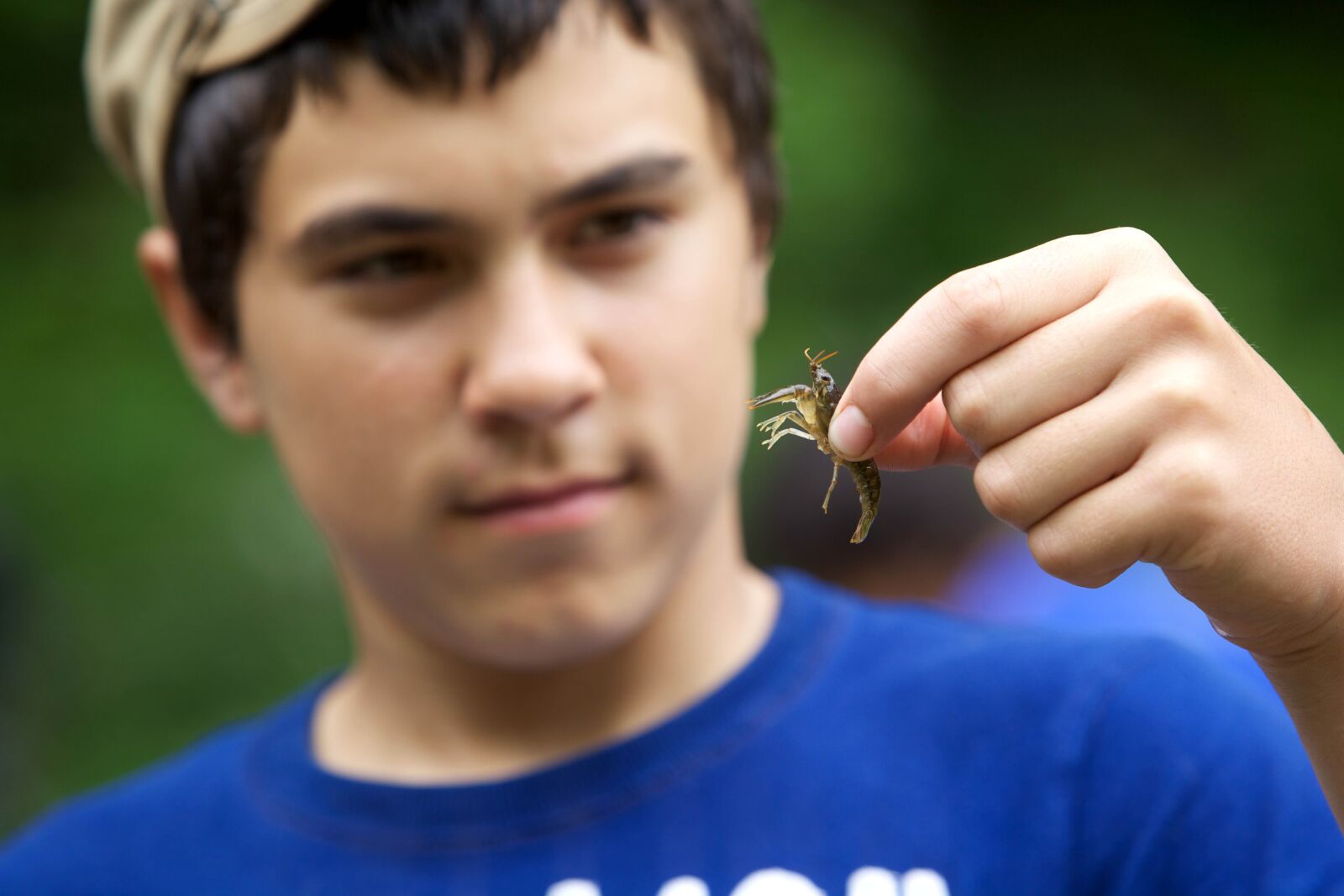 Canon EOS 5D Mark II sample photo. Teen, boy, holding, crayfish photography