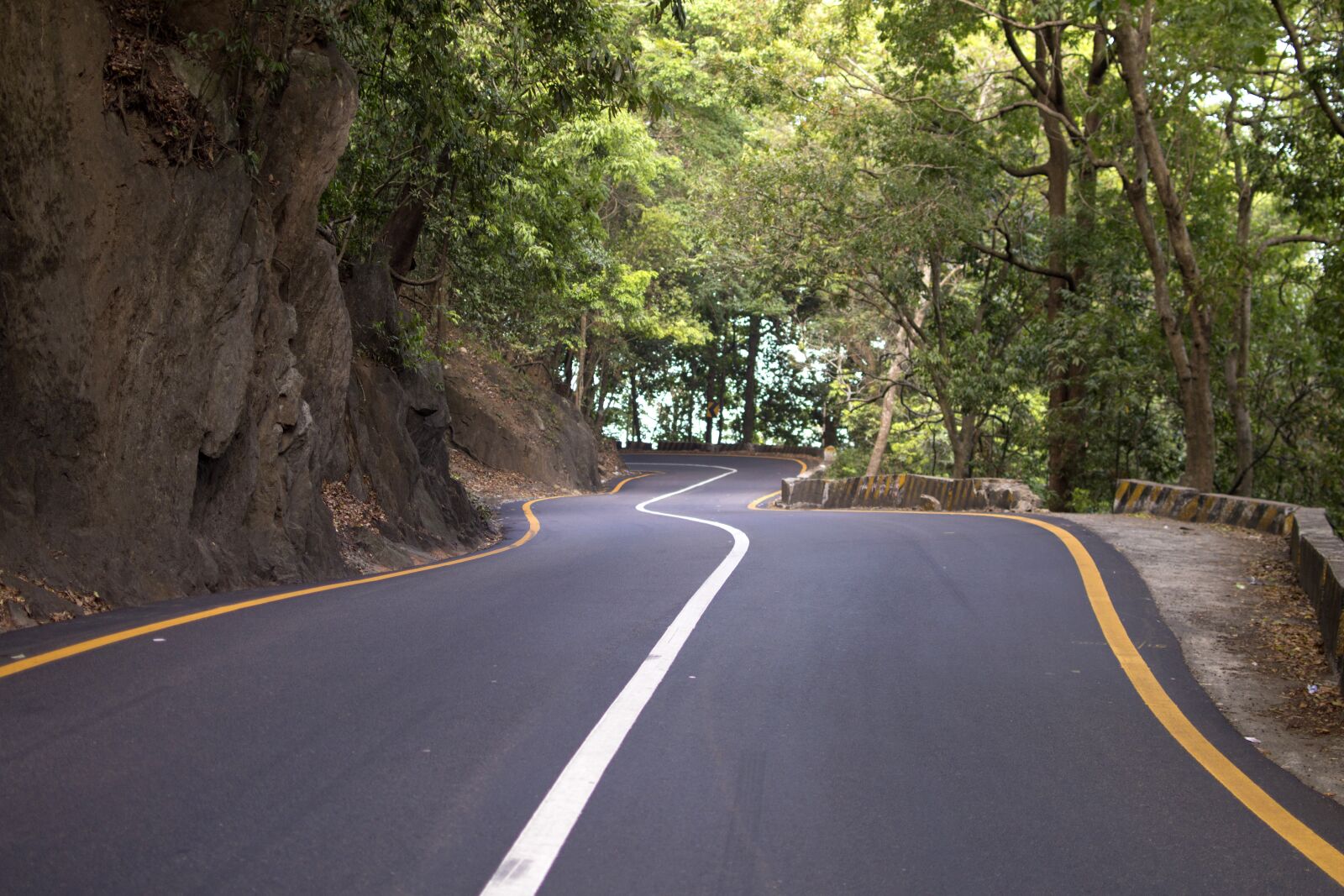 Nikon D3200 sample photo. Road, curves, highway photography