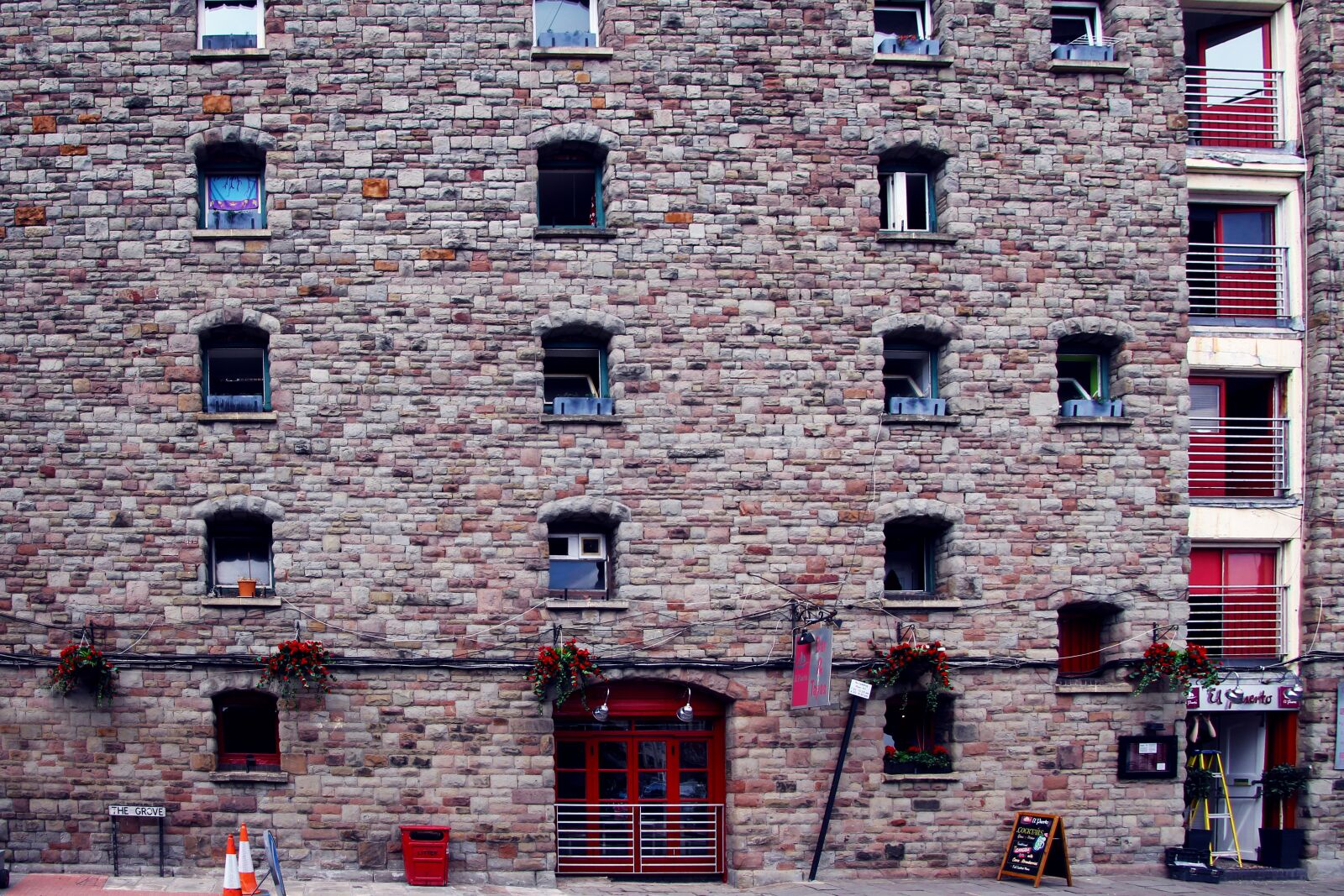 Canon EOS 700D (EOS Rebel T5i / EOS Kiss X7i) sample photo. Building, architecture, construction photography