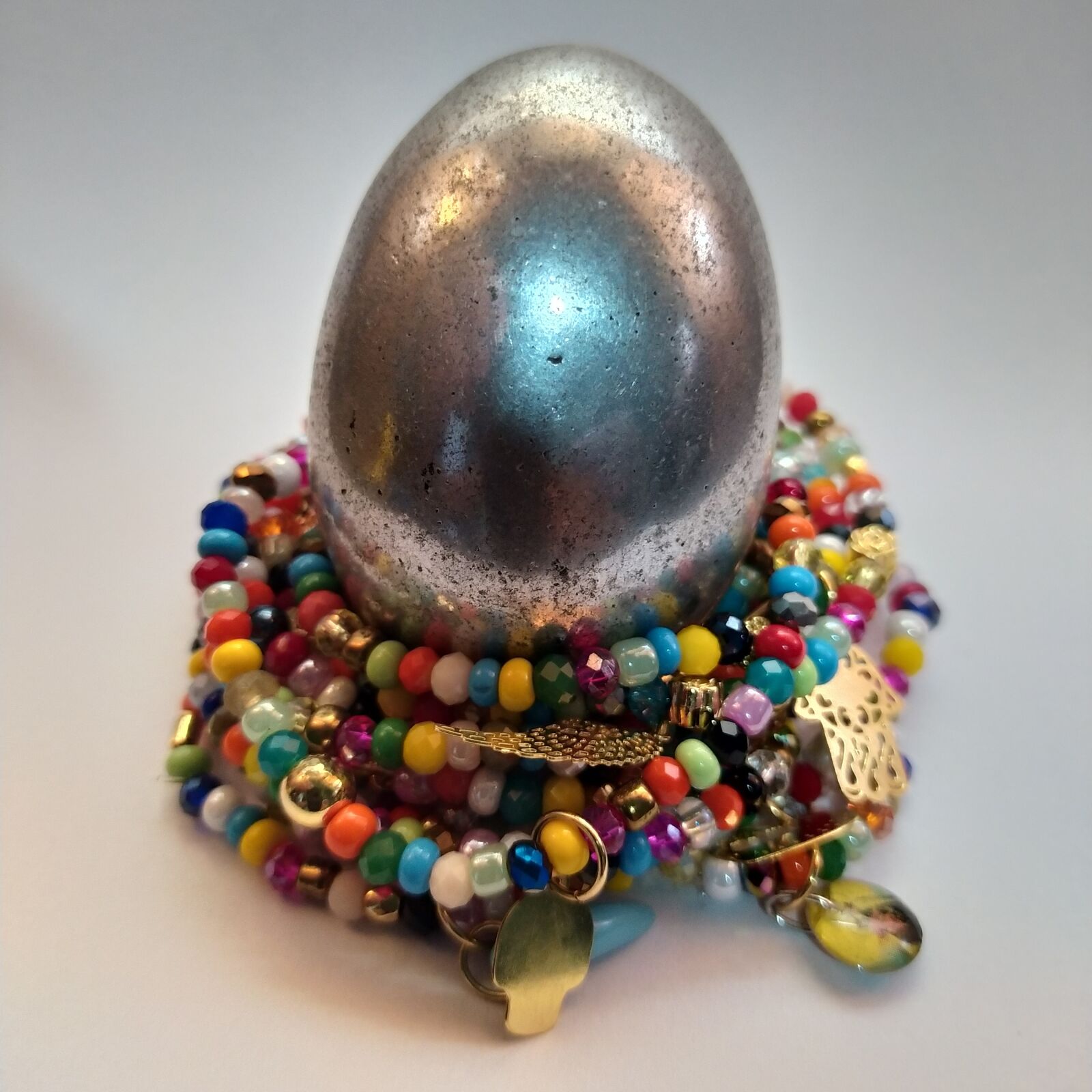 Xiaomi Redmi Note 8 sample photo. Egg, treasure, bracelet photography
