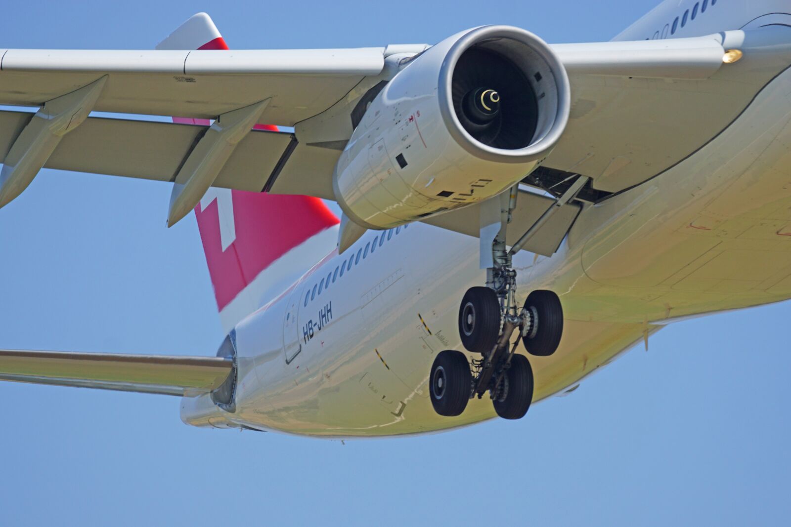 Sony ILCA-77M2 + Sony 70-400mm F4-5.6 G SSM sample photo. Aircraft, turbine, nozzle photography