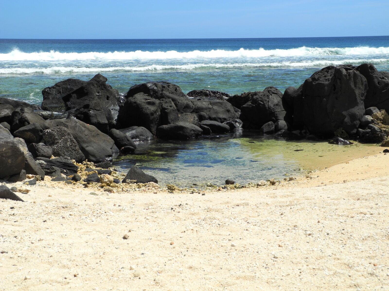 Nikon Coolpix P7000 sample photo. Sea, wave, surf photography