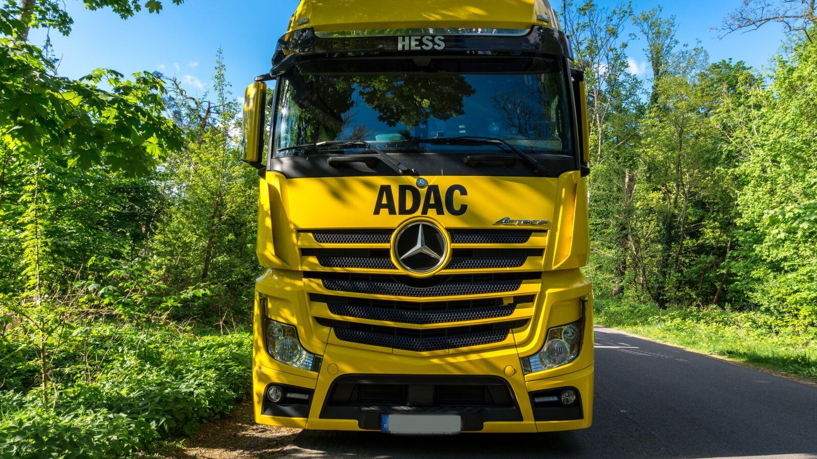 Sony Alpha a5000 (ILCE 5000) sample photo. Truck, vehicle, transport photography