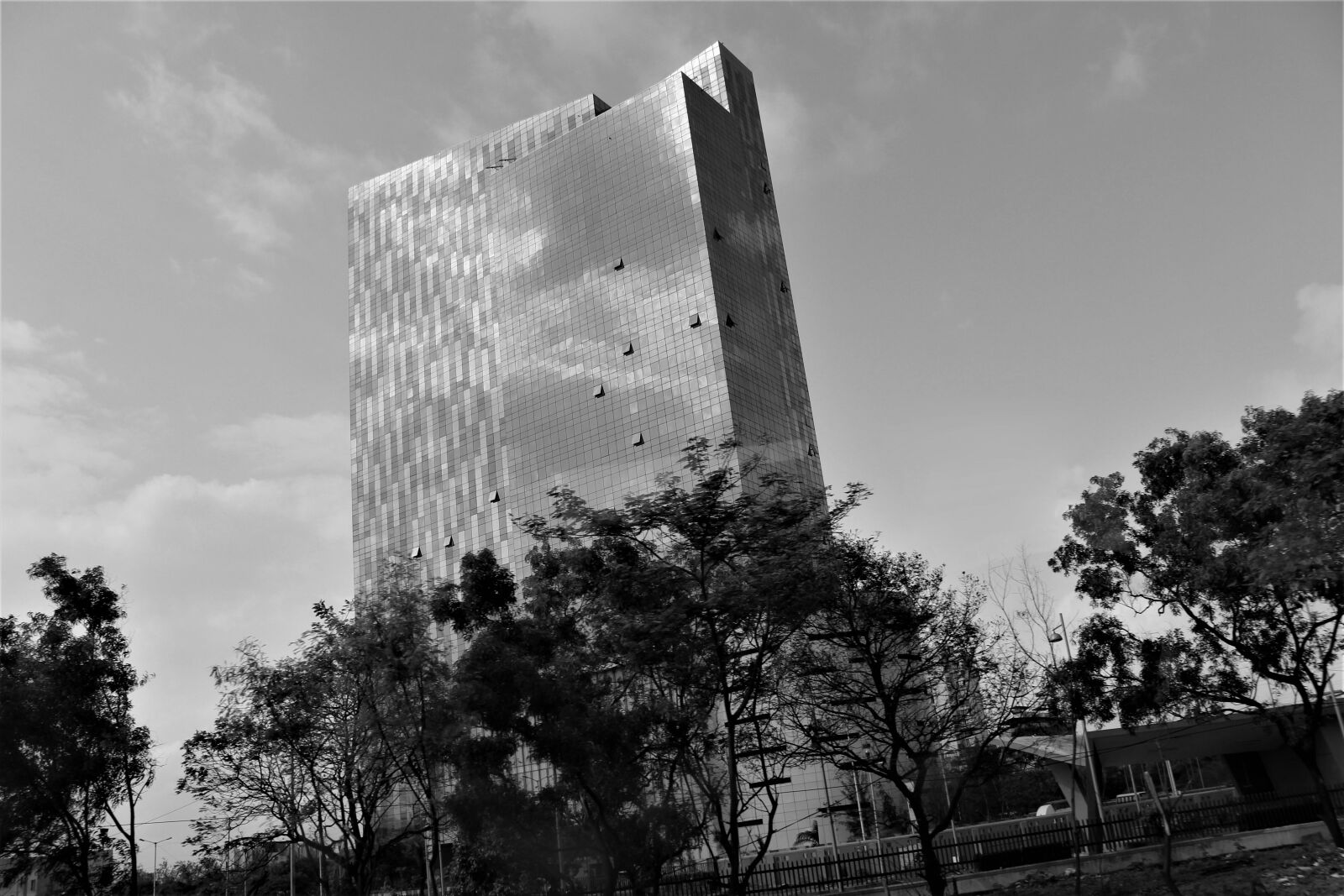 Canon EOS 600D (Rebel EOS T3i / EOS Kiss X5) sample photo. Architectural, design, black, and photography