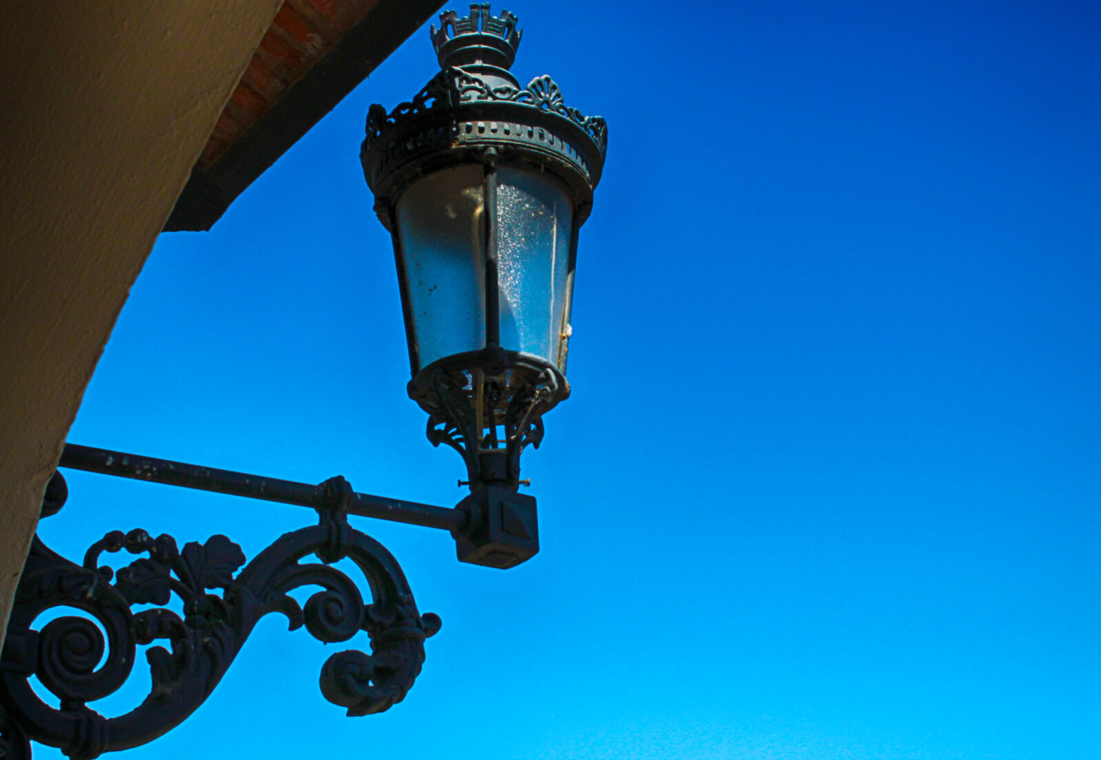Canon EOS 1300D (EOS Rebel T6 / EOS Kiss X80) sample photo. Day, iron, oil, lamp photography