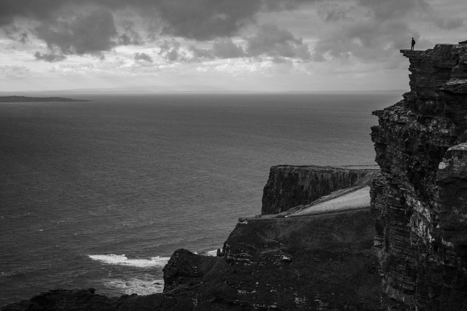 Canon EOS 1300D (EOS Rebel T6 / EOS Kiss X80) + Canon EF-S 18-55mm F3.5-5.6 III sample photo. Cliffs of moher, cliffs photography