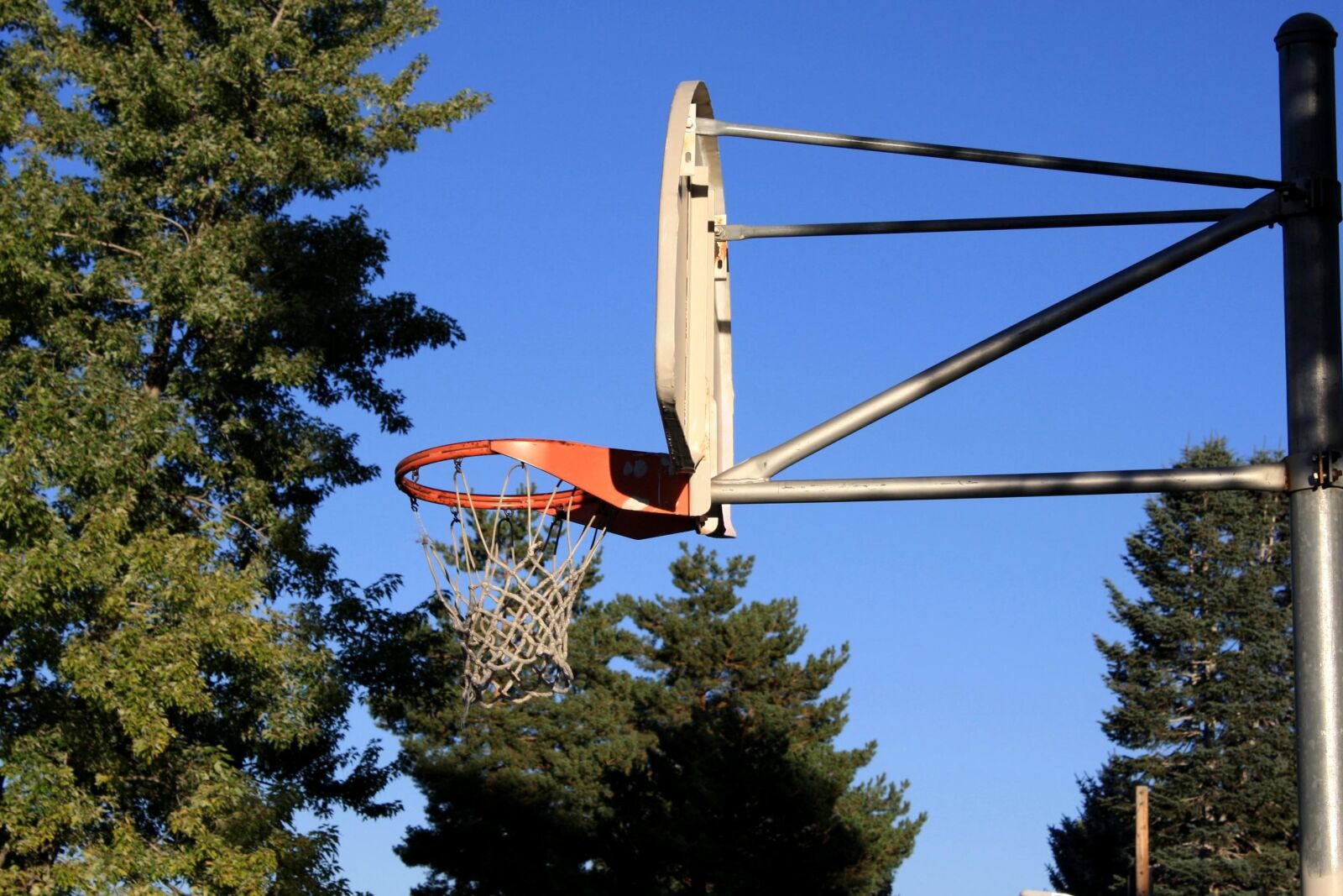 f/3.5-5.6 IS sample photo. Basketball hoop, basketball court photography