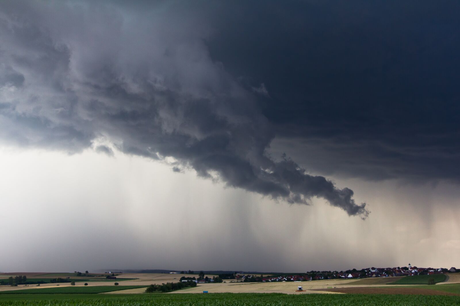 Canon EF-S 17-85mm F4-5.6 IS USM sample photo. Thunderstorm, storm, cumulonimbus photography