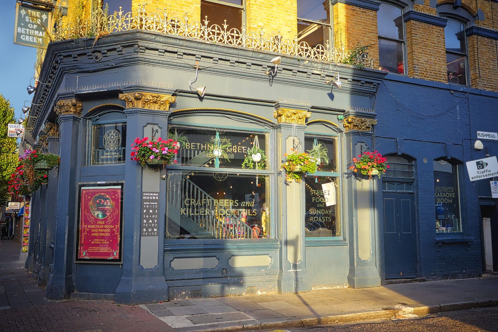 Panasonic Lumix DMC-GX8 sample photo. London, pub, england photography