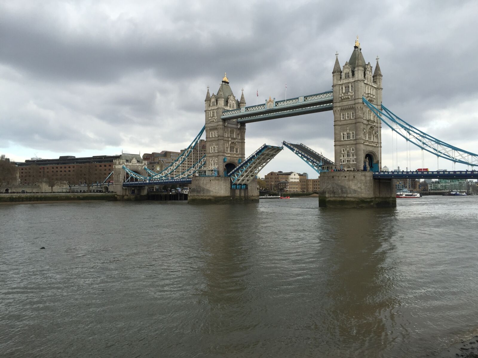 iPhone 6 Plus back camera 4.15mm f/2.2 sample photo. London, london bridge, bridge photography