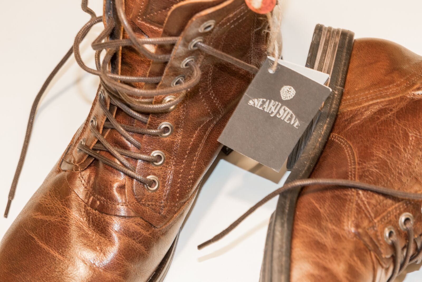 Canon EOS 7D Mark II sample photo. Shoes, leather, brown photography