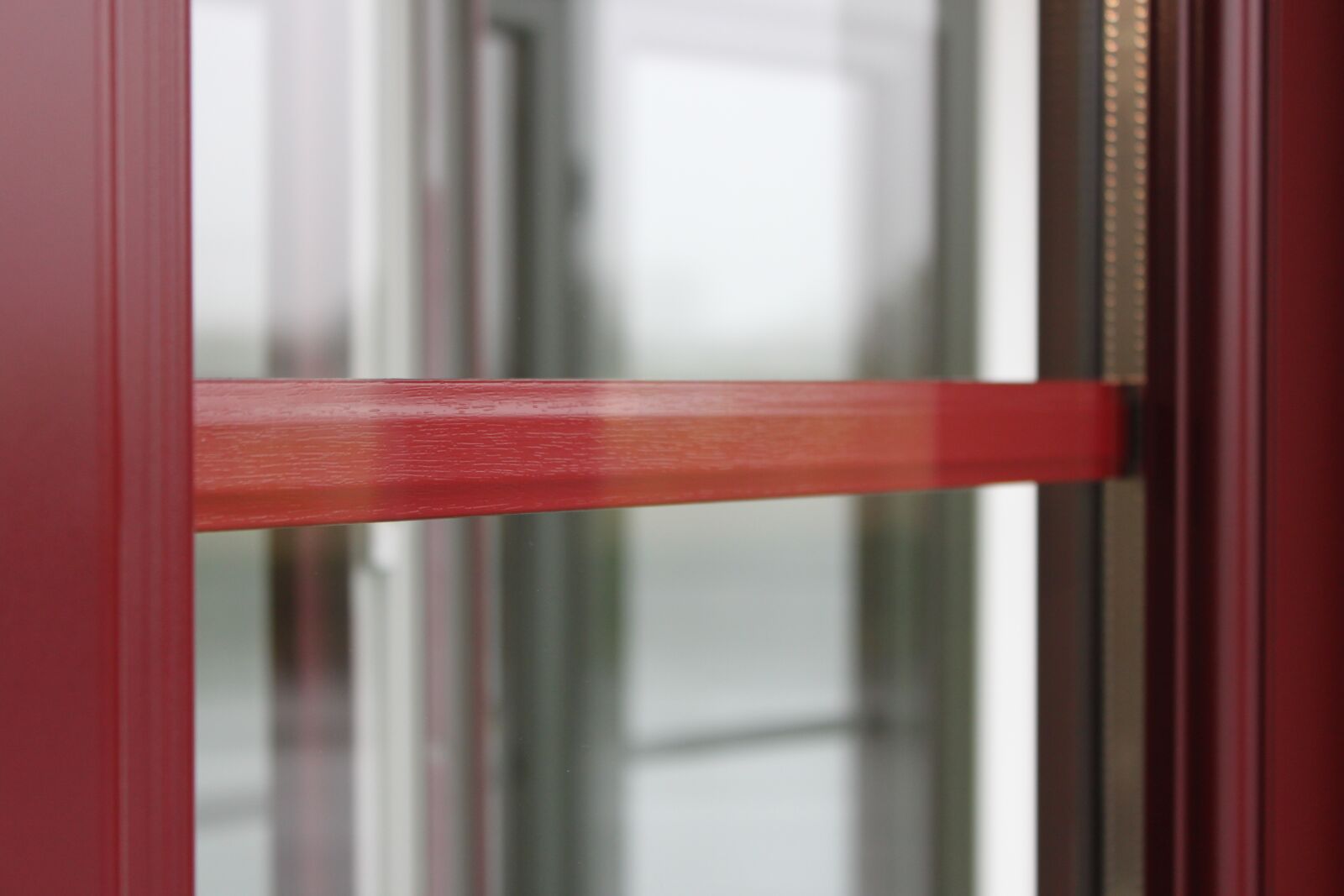 Canon EOS 500D (EOS Rebel T1i / EOS Kiss X3) sample photo. Glazing, small-wood, red photography