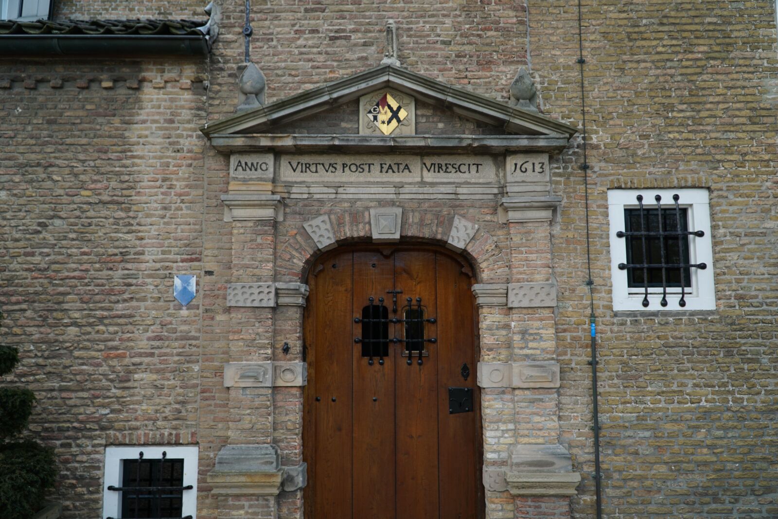 Sony a6000 + Sony E PZ 18-105mm F4 G OSS sample photo. Castle gate, castle entrance photography