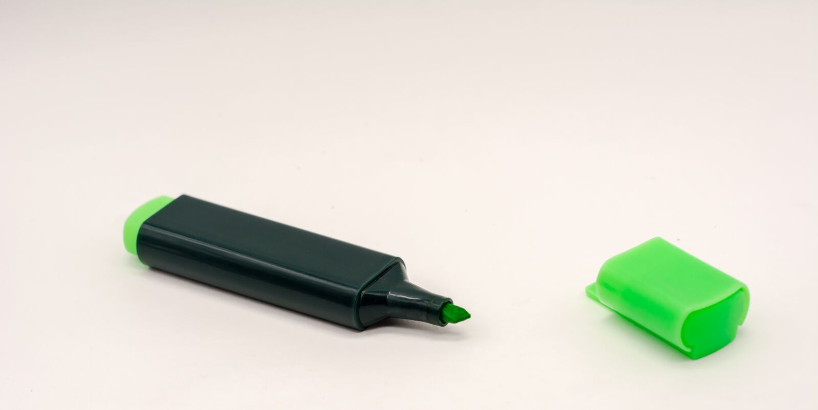 Nikon D5200 sample photo. Highlights, highlighter pen, highlighter photography