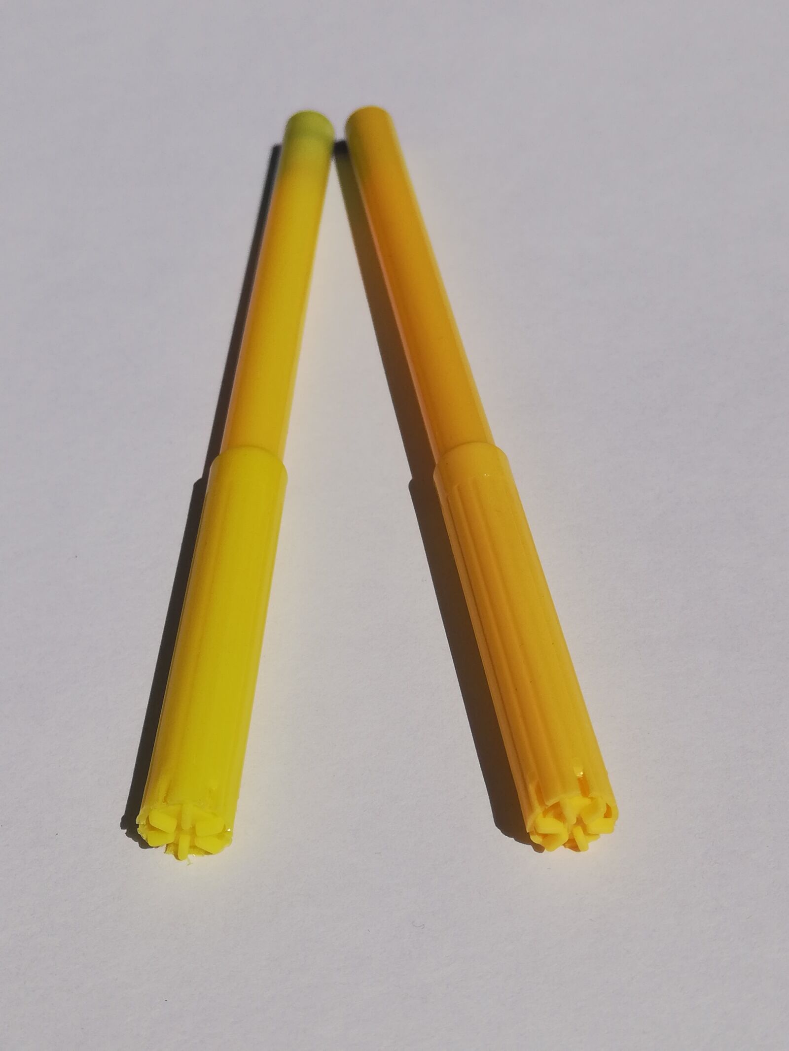 HUAWEI P20 lite sample photo. Felt tip pens, yellow photography