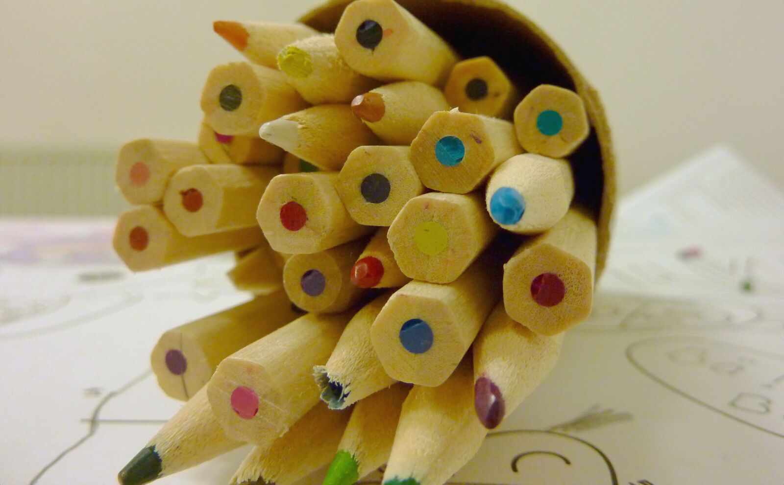 Panasonic DMC-TZ7 sample photo. Pens, colored pencils, paint photography