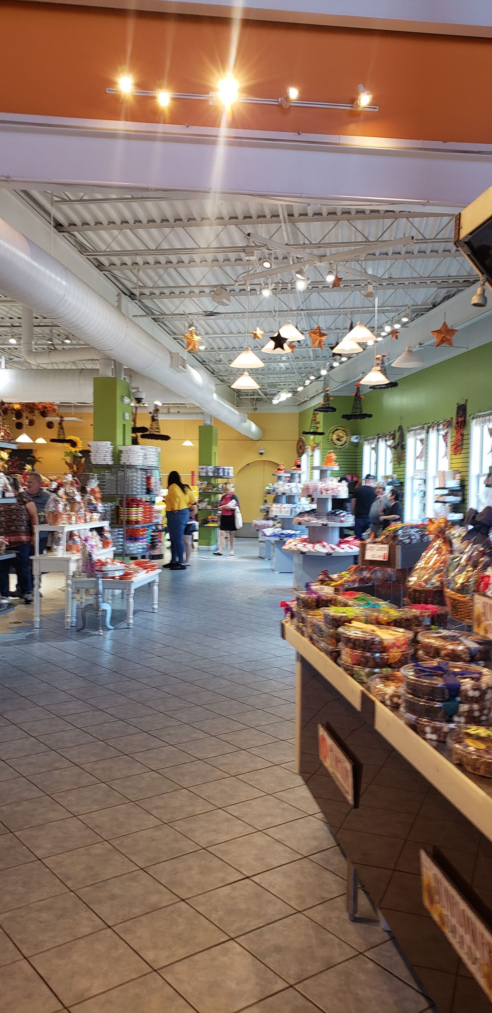 Samsung Galaxy Note9 sample photo. Gummy company, indiana, store photography