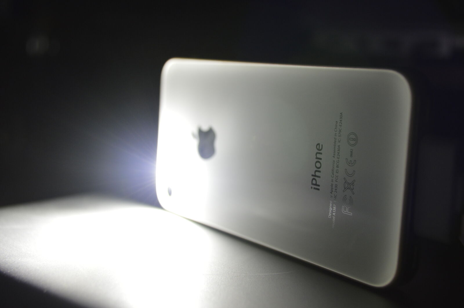 Nikon D3200 sample photo. Backlight, dark, iphone, 5s photography