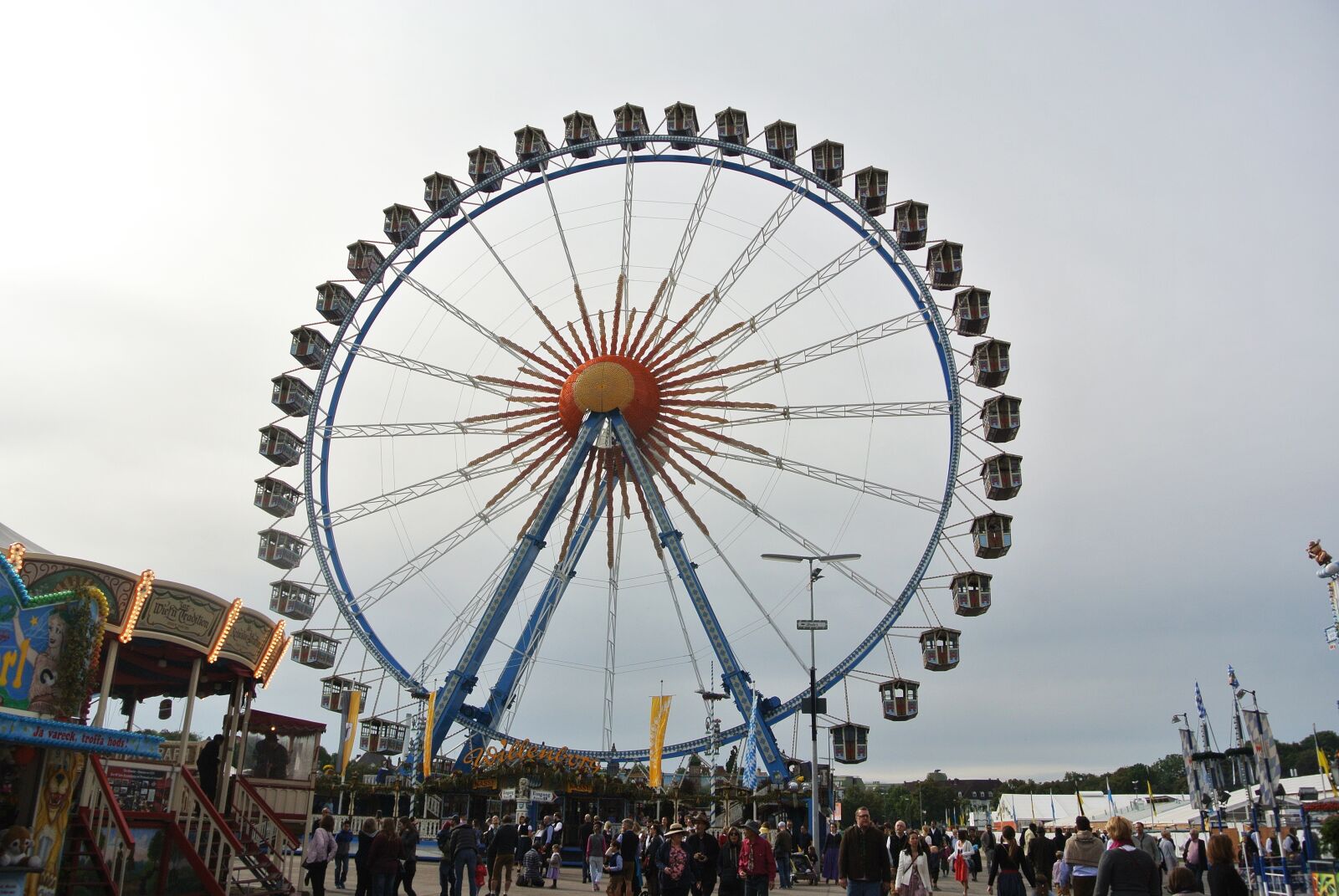 Nikon 1 Nikkor VR 10-30mm F3.5-5.6 sample photo. Wheel, ferris wheel, oktoberfest photography