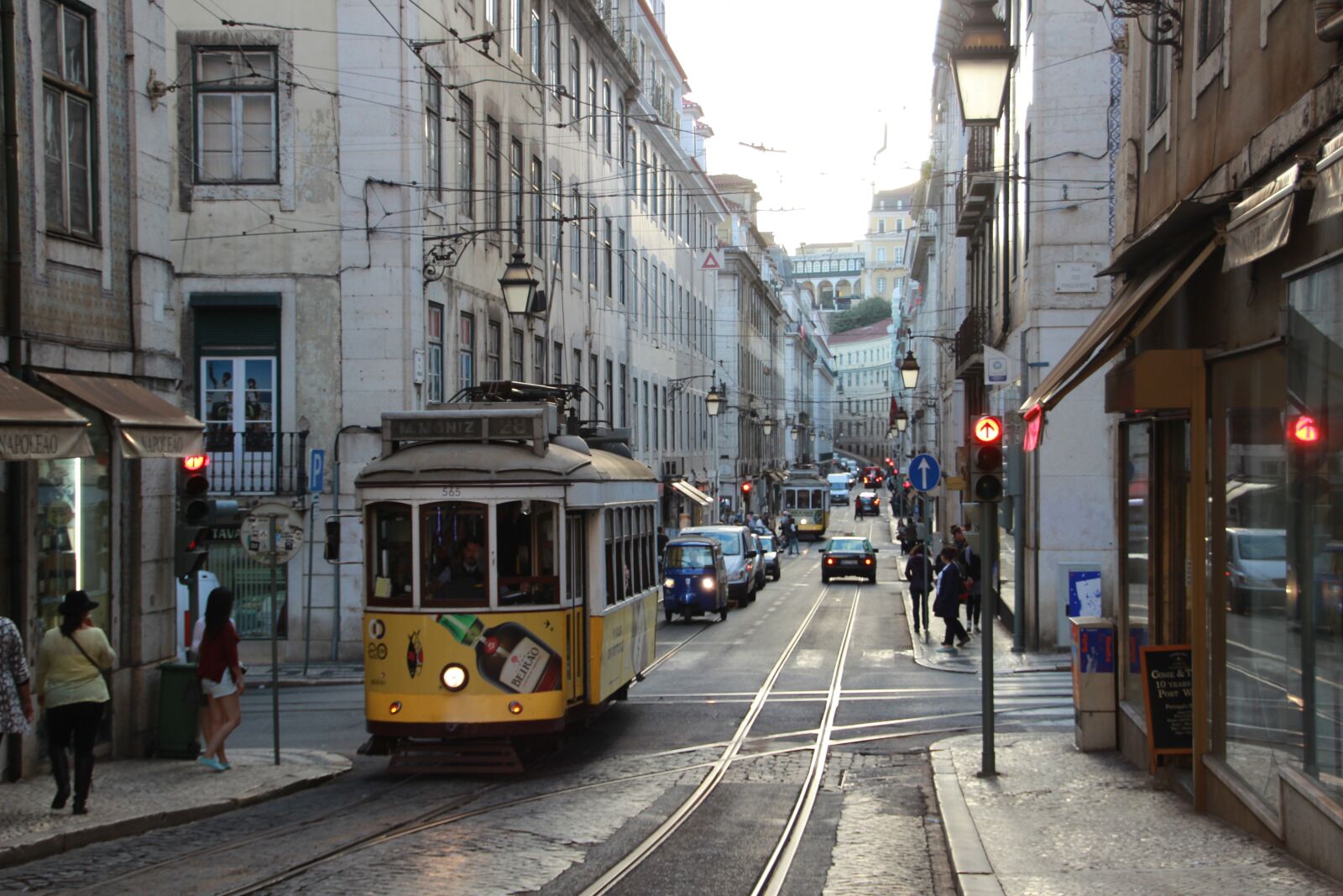 Canon EOS 600D (Rebel EOS T3i / EOS Kiss X5) sample photo. Portugal, hundred years tram photography