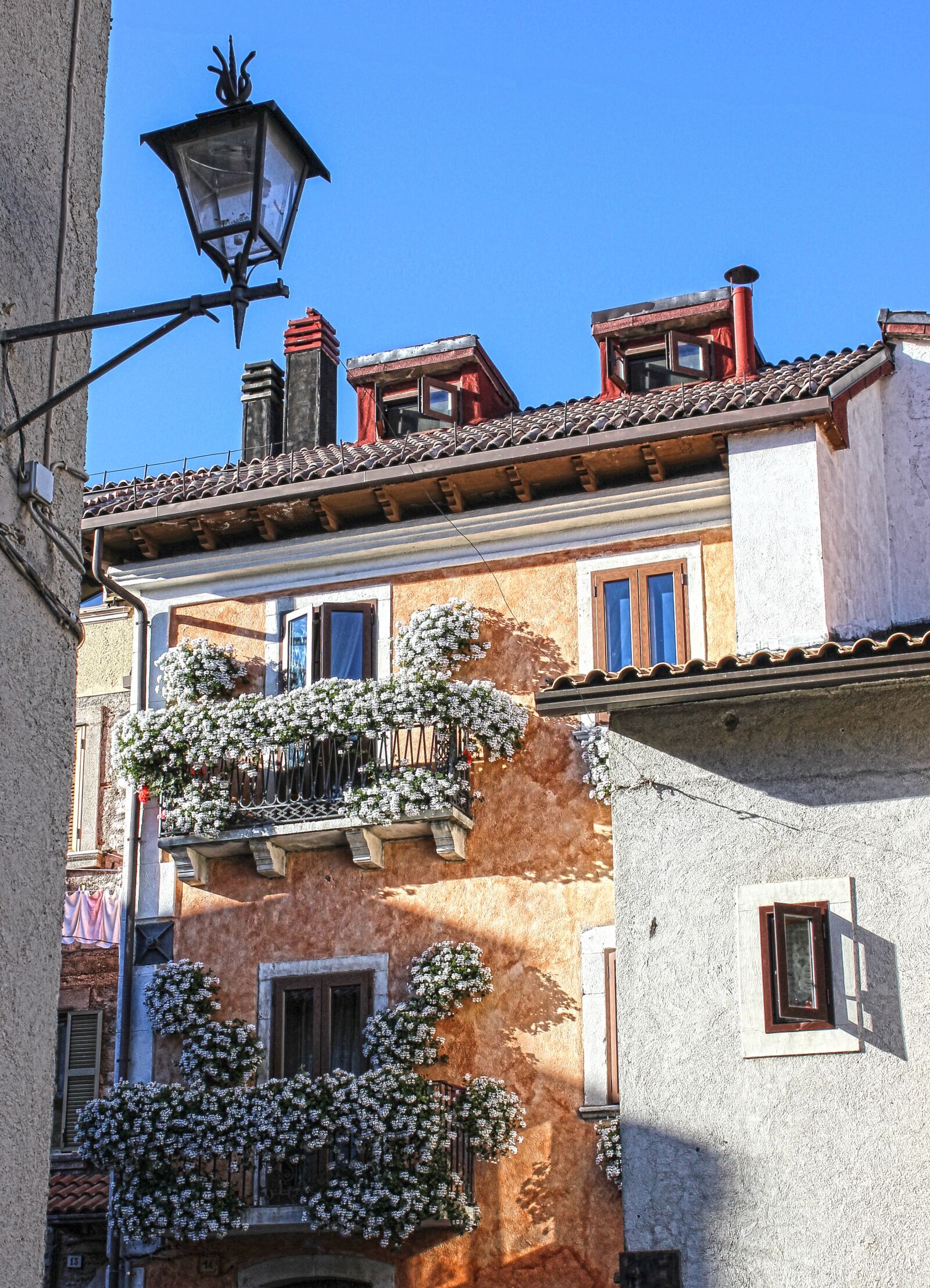 Canon EOS 550D (EOS Rebel T2i / EOS Kiss X4) sample photo. Balconies, facade, architecture photography