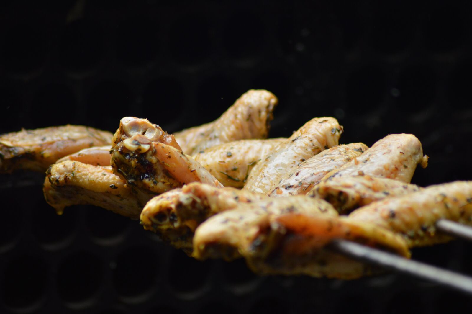 Nikon D3200 sample photo. Tiny wing, meat, barbecue photography