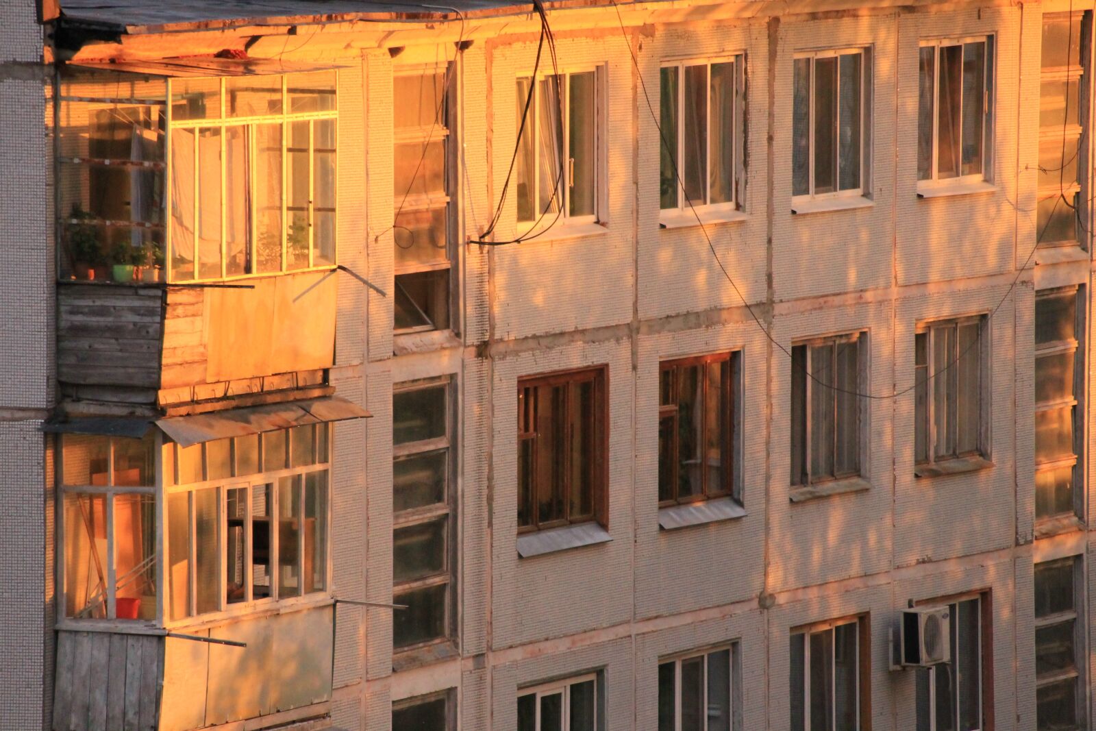 Canon EOS 1100D (EOS Rebel T3 / EOS Kiss X50) sample photo. House, window, sunset photography
