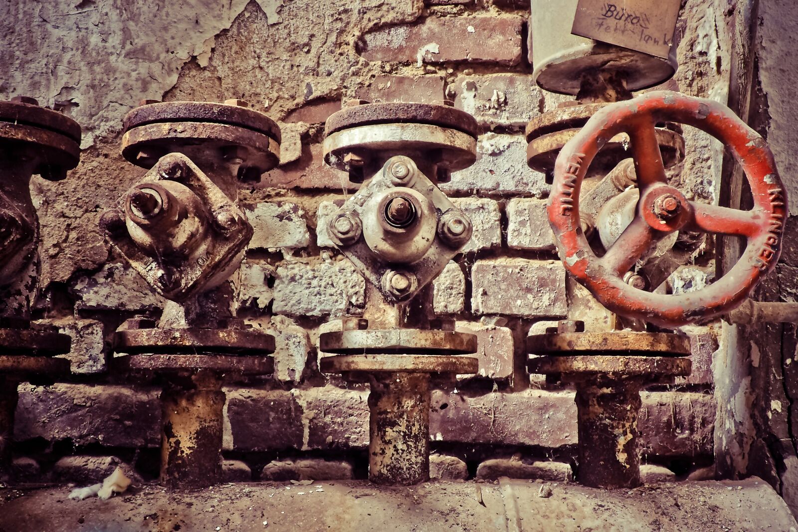Olympus OM-D E-M10 sample photo. Lost places, rooms, abandoned photography