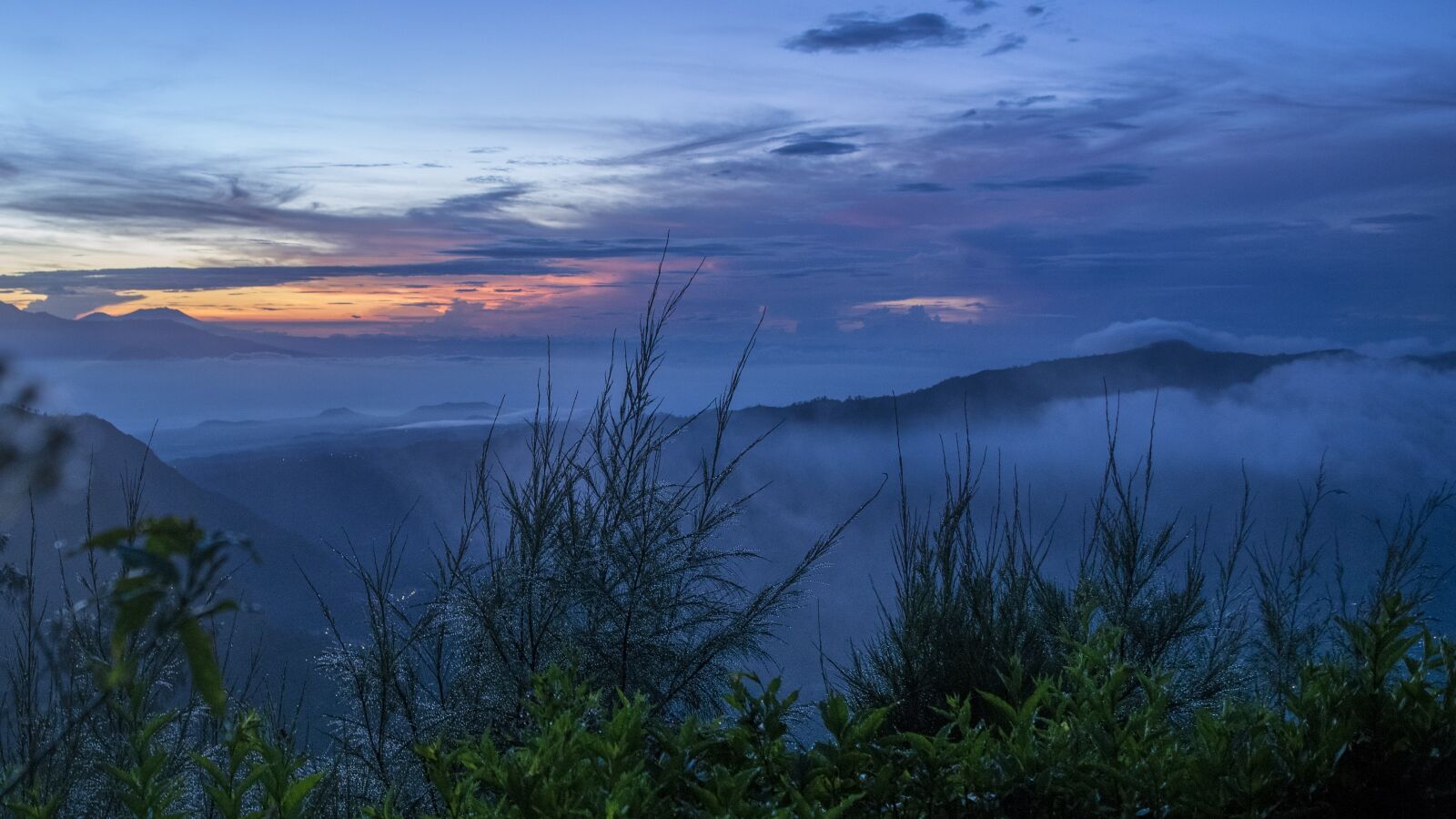 Nikon D3300 sample photo. Dawn, mountain, foggy photography