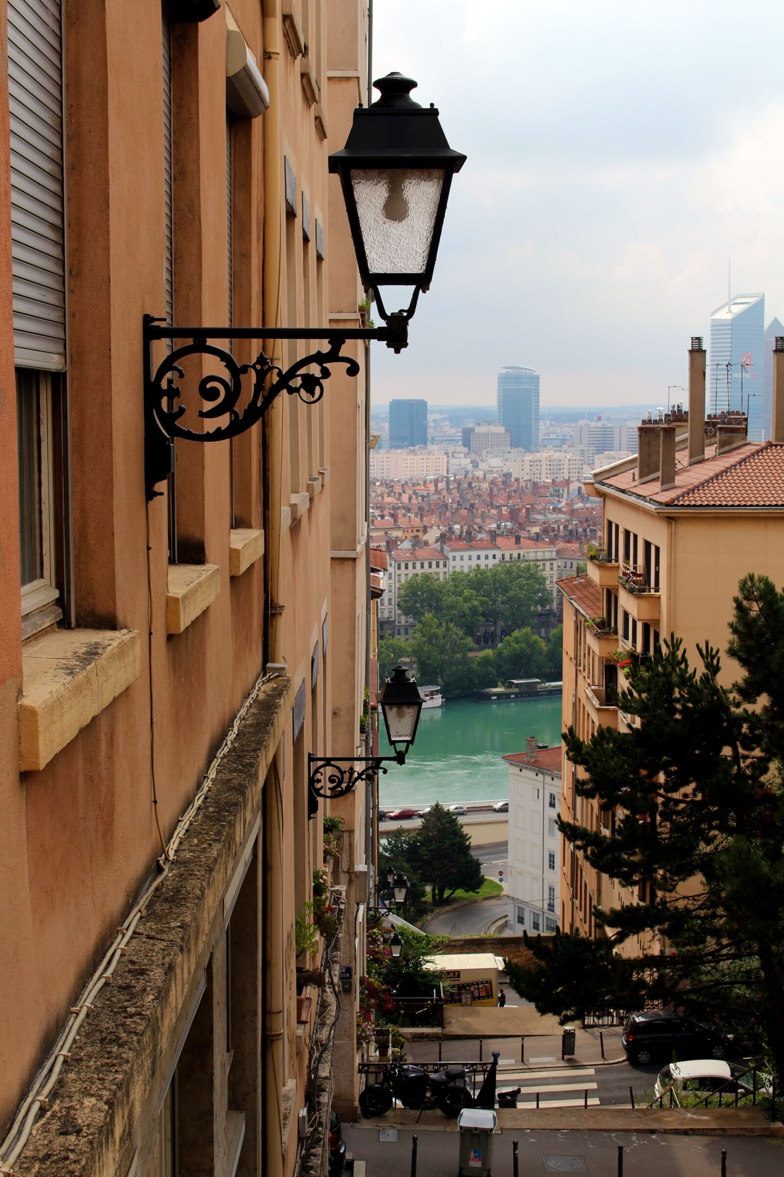 Canon EOS 700D (EOS Rebel T5i / EOS Kiss X7i) sample photo. Lyon, france, historic center photography