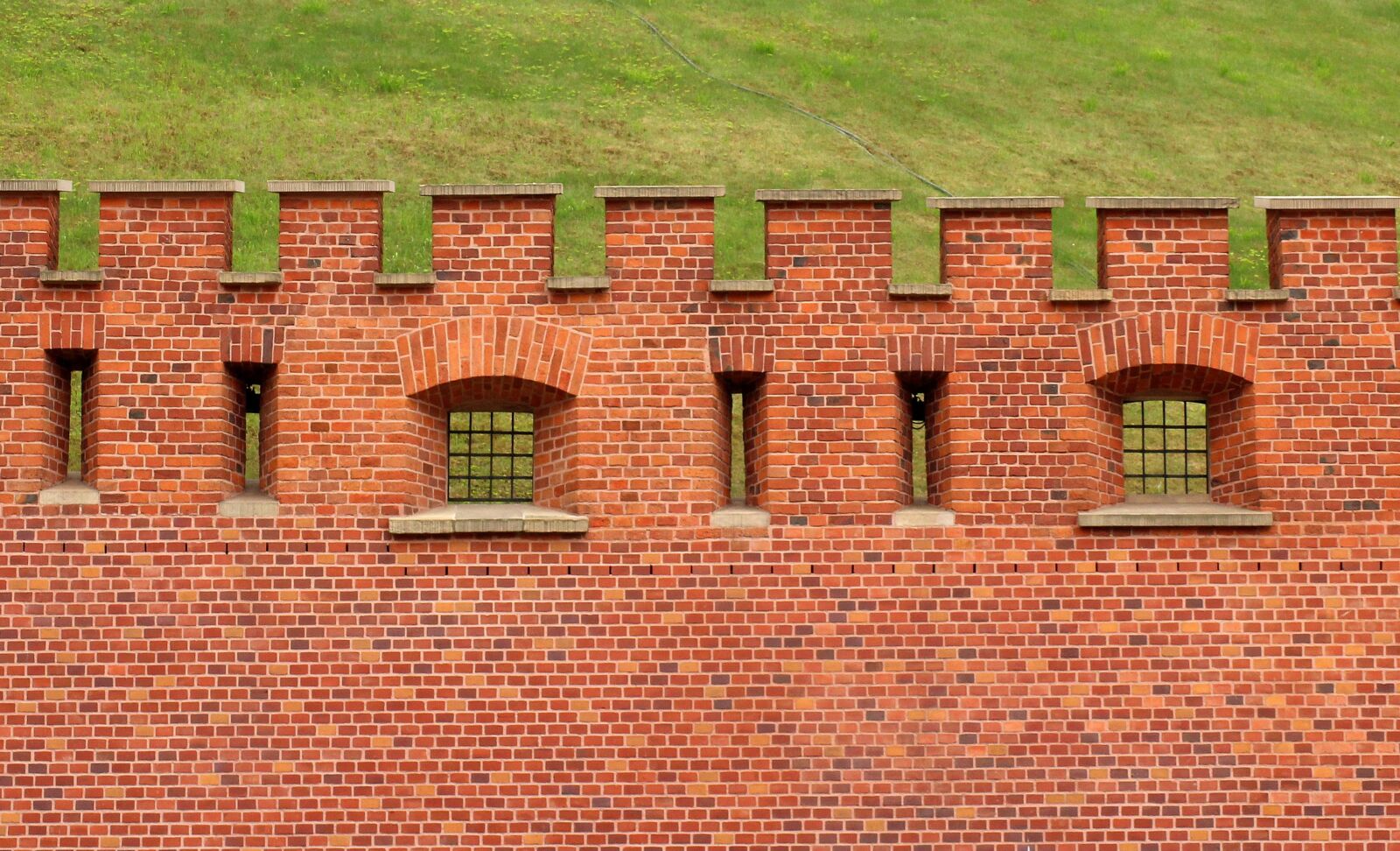 Canon EOS 1200D (EOS Rebel T5 / EOS Kiss X70 / EOS Hi) sample photo. Lake dusia, walls, architecture photography