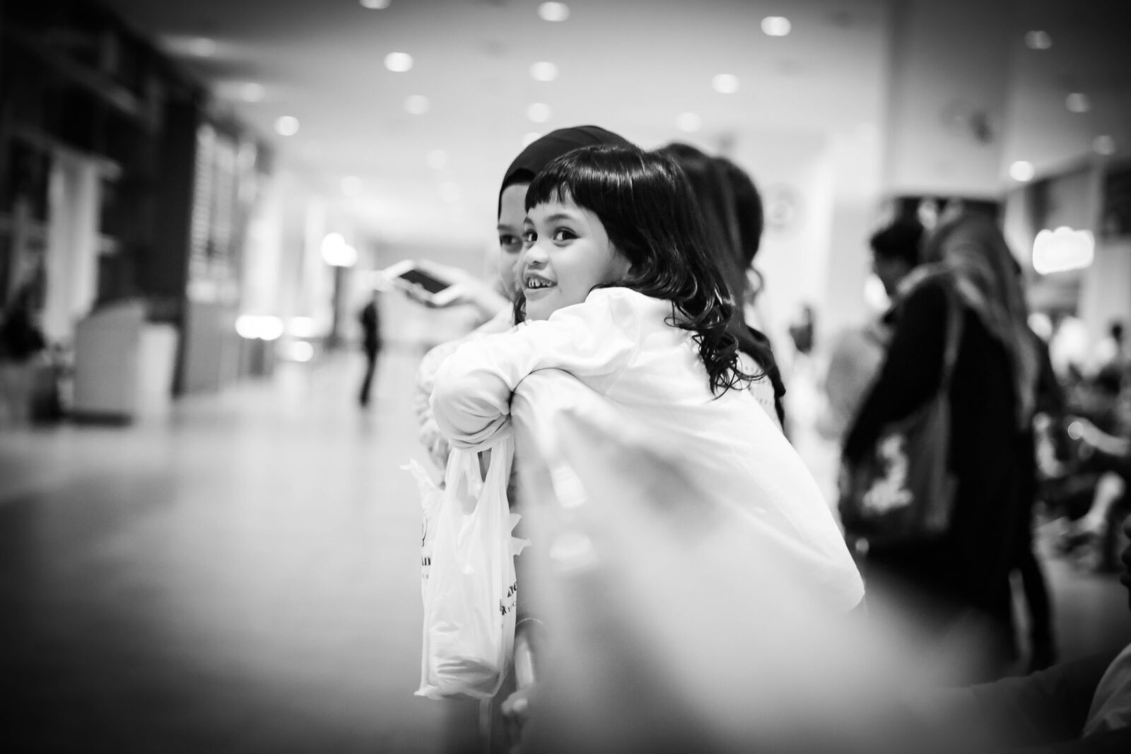 Canon EOS 5DS R sample photo. Airport, girl, kids, smile photography