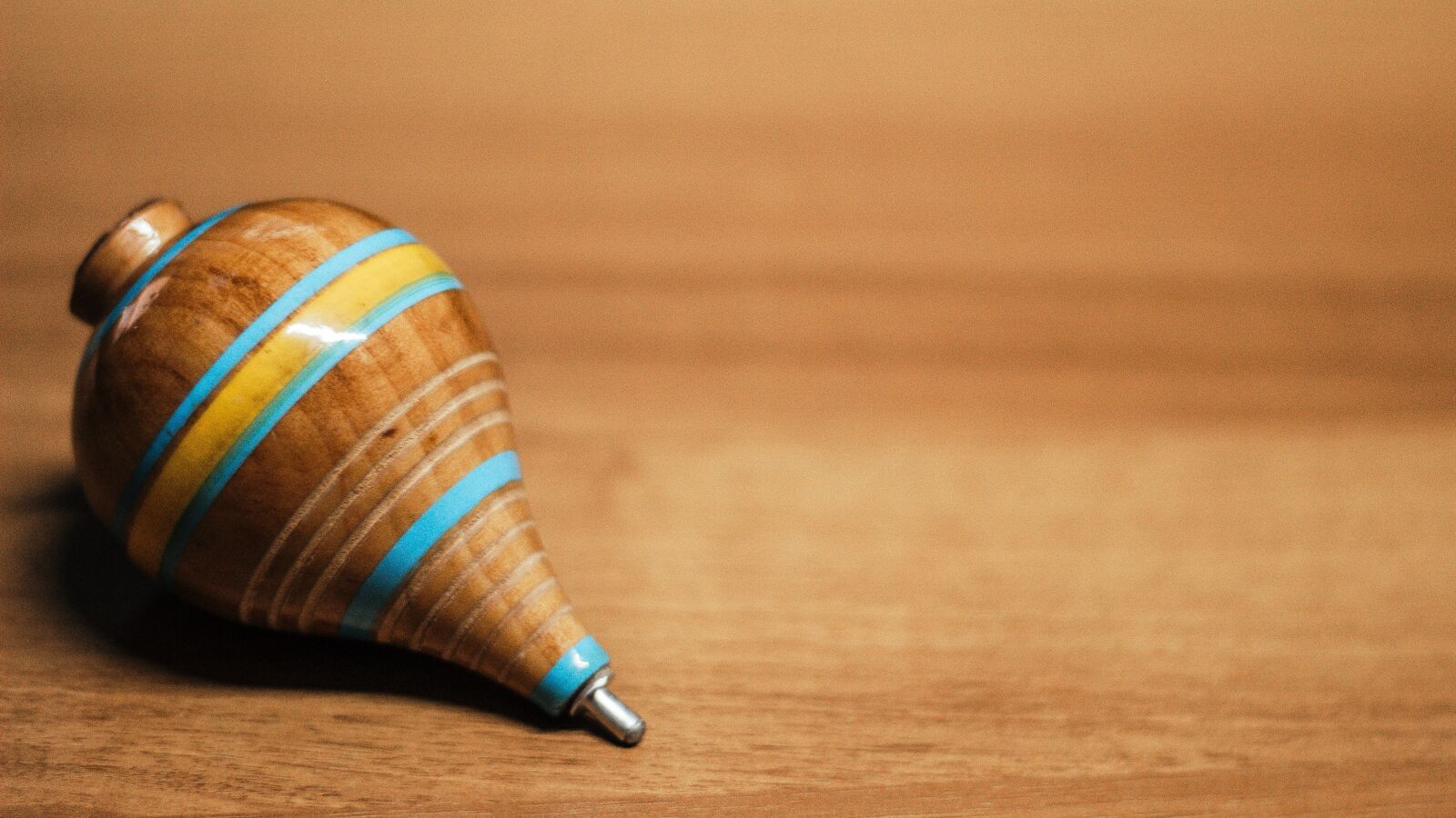 Canon EOS 600D (Rebel EOS T3i / EOS Kiss X5) sample photo. Wooden, spinning top, top photography