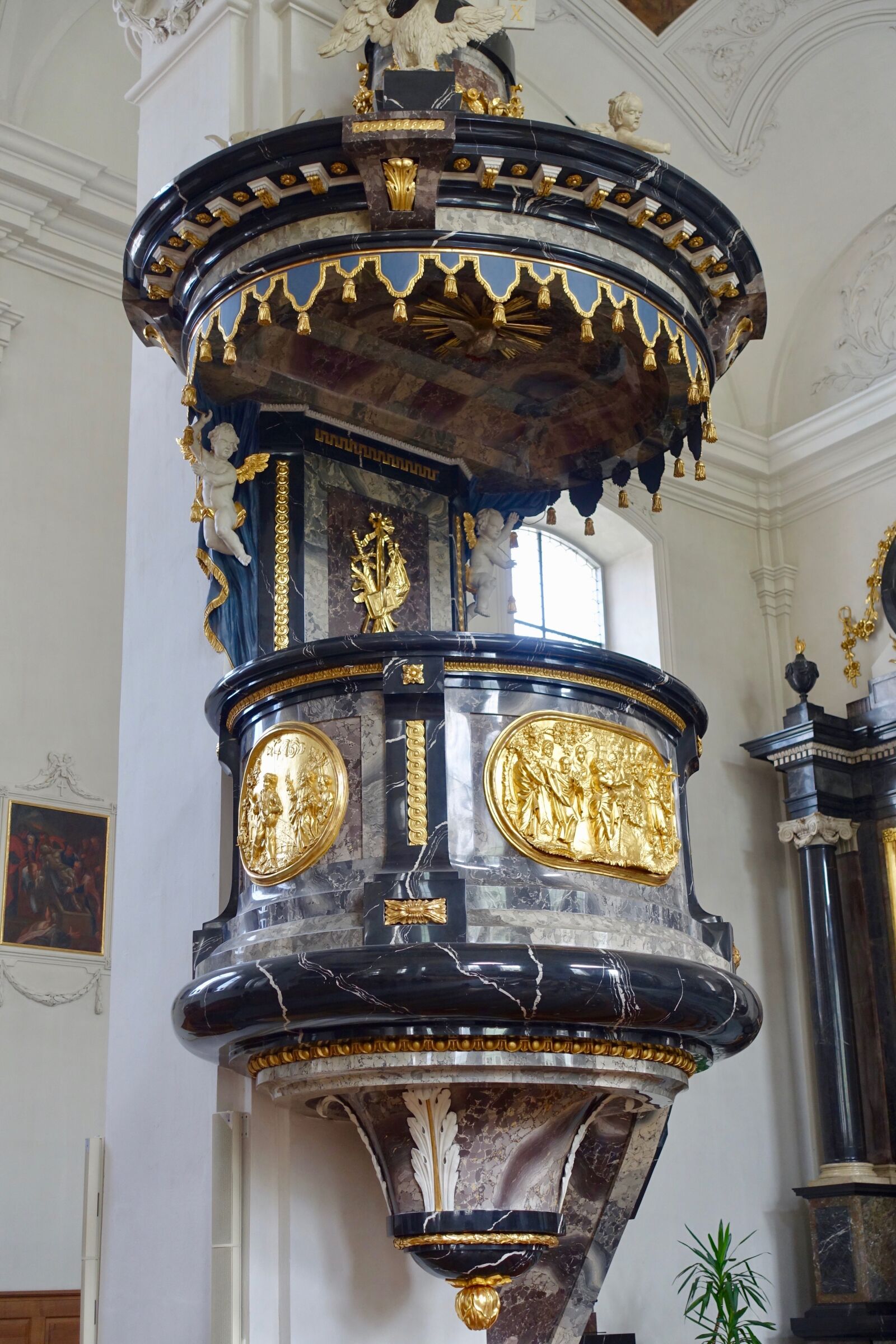 Sony Cyber-shot DSC-RX100 III sample photo. Pulpit, podium, church photography