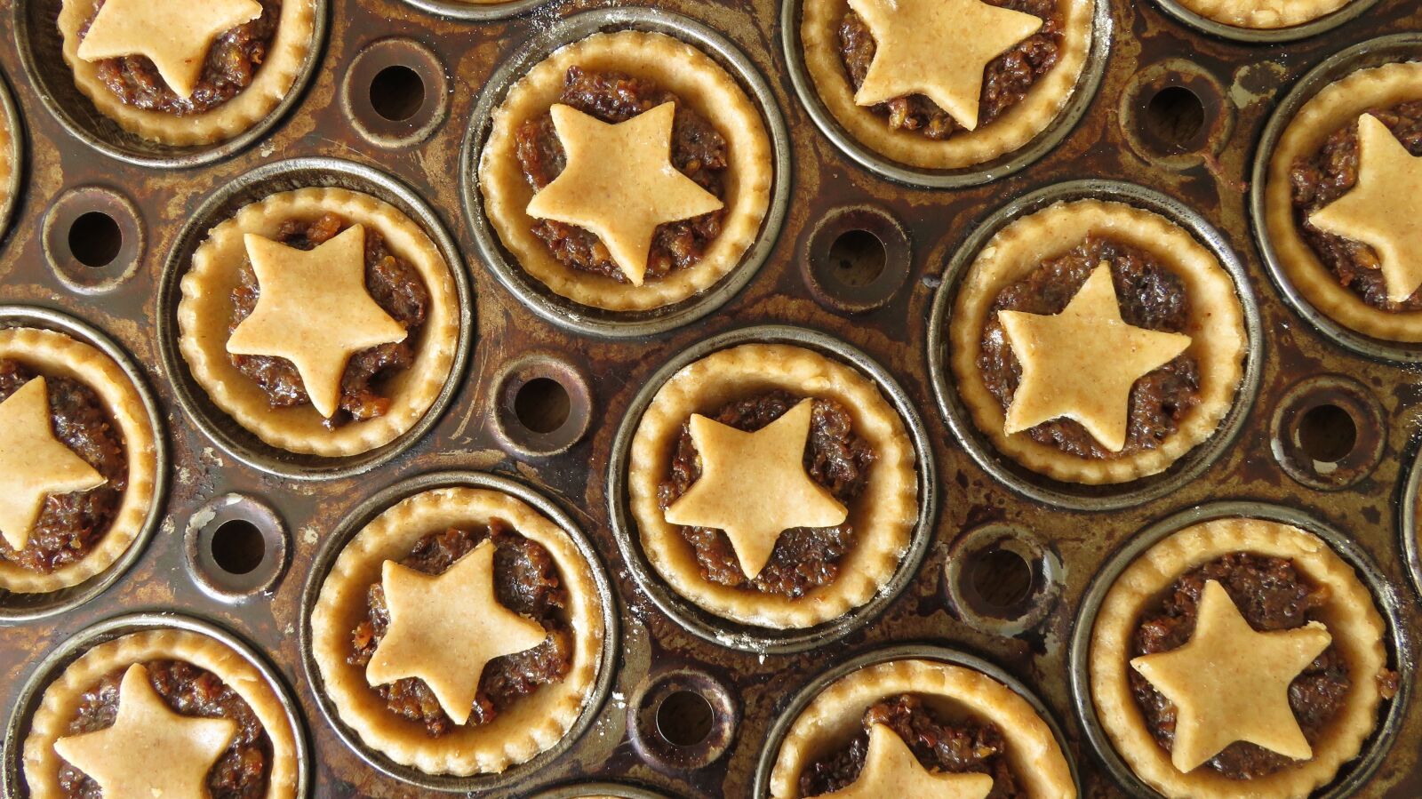 Canon PowerShot SX710 HS sample photo. Mince pies, baking, christmas photography