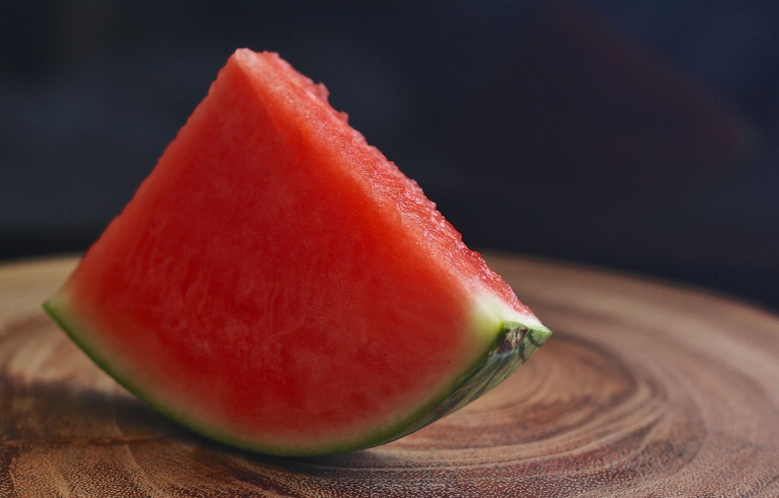 Canon EOS 1000D (EOS Digital Rebel XS / EOS Kiss F) sample photo. Watermelon, fruit, food photography
