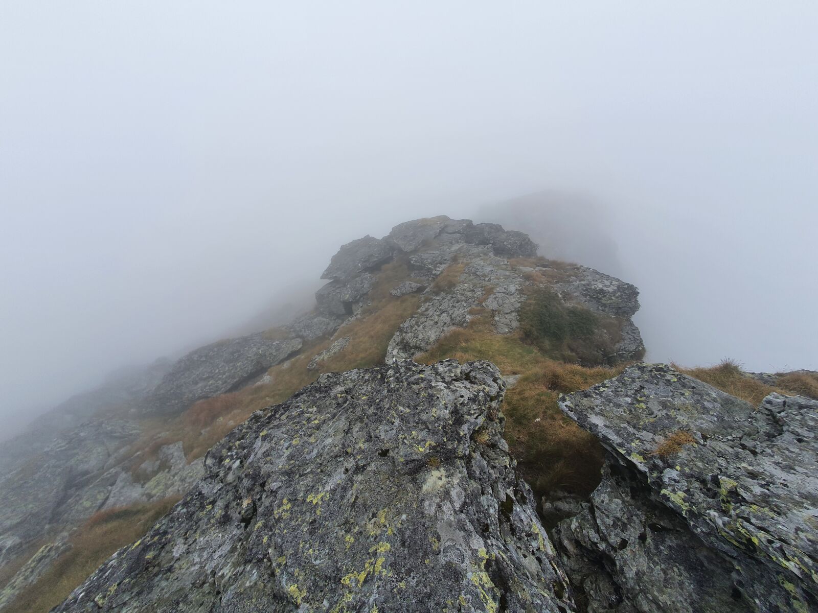 Samsung SM-G973F sample photo. Mountain top, fog, top photography