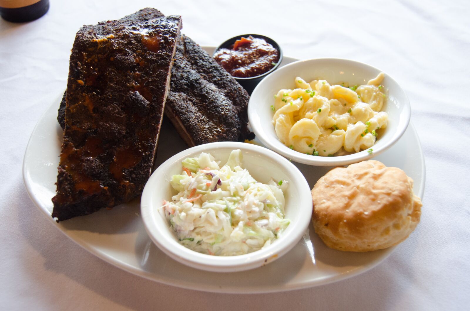 Nikon D7000 sample photo. Ribs, mac n cheese photography
