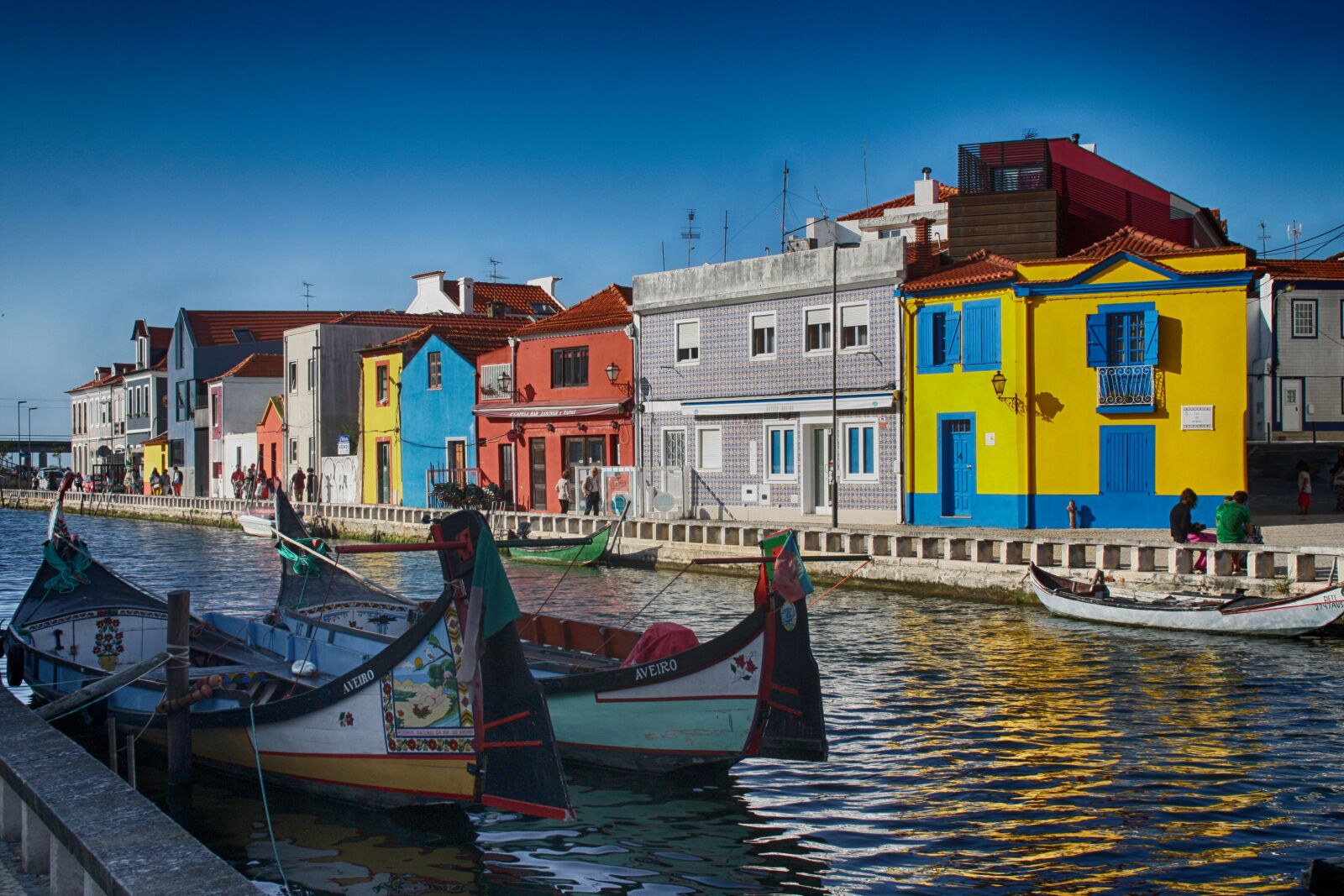 Canon EOS 450D (EOS Rebel XSi / EOS Kiss X2) sample photo. Aveiro, colorful, houses, portugal photography