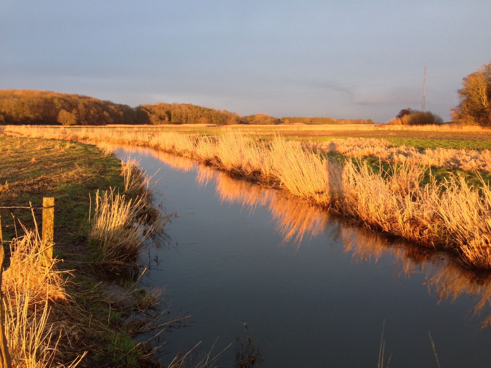 iPhone 5 back camera 4.12mm f/2.4 sample photo. Evening light, streams, fishing photography