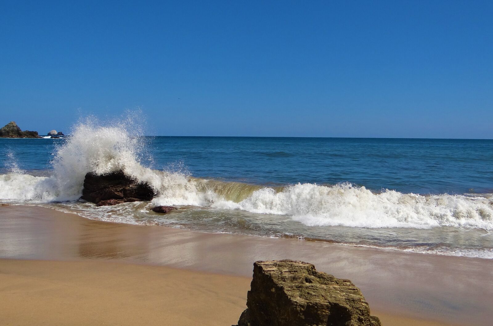 Sony DSC-HX200V sample photo. Body of water, waves photography