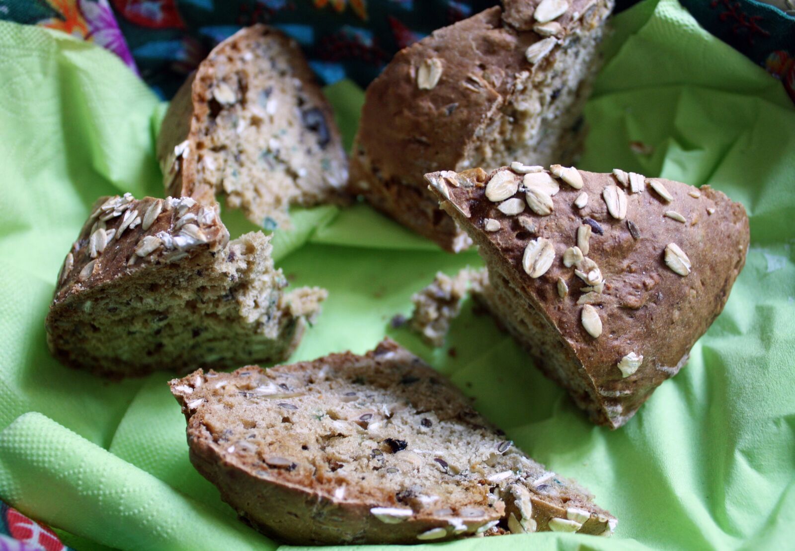 Canon EOS 1000D (EOS Digital Rebel XS / EOS Kiss F) sample photo. Cereal bread, granary bread photography